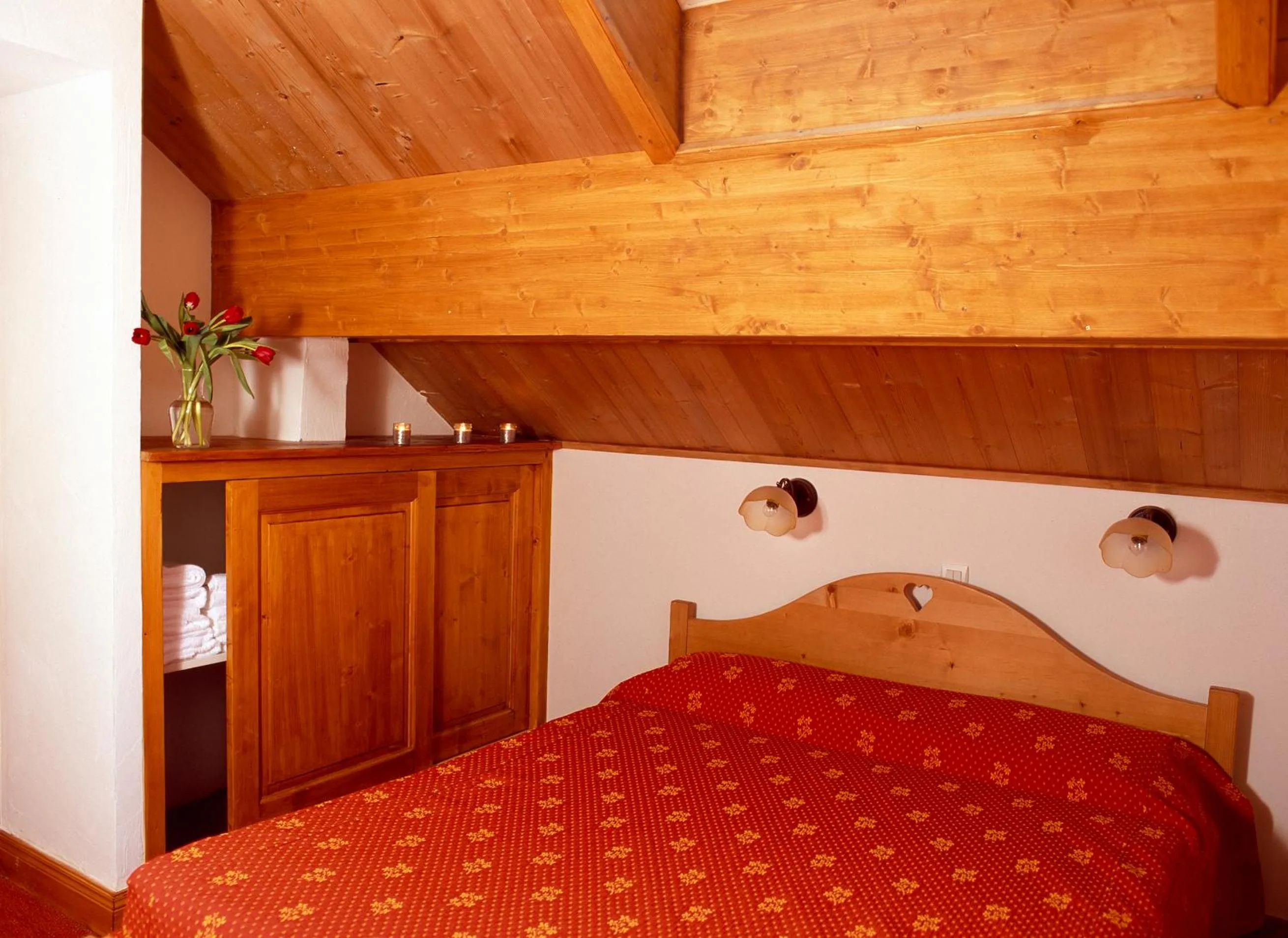 Bed in Chalet des Neiges Oz en Oisans