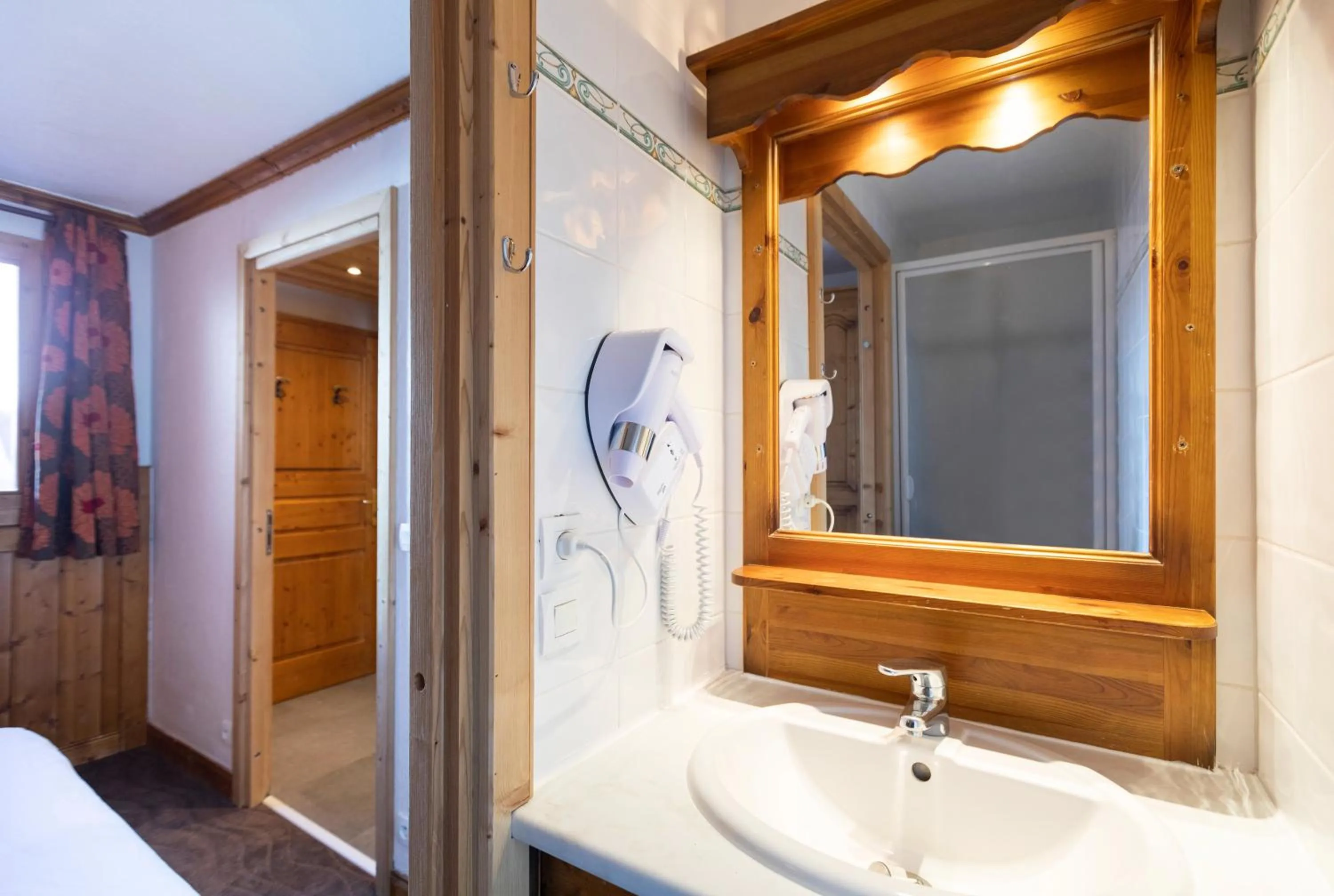 Shower in Chalet des Neiges Hermine