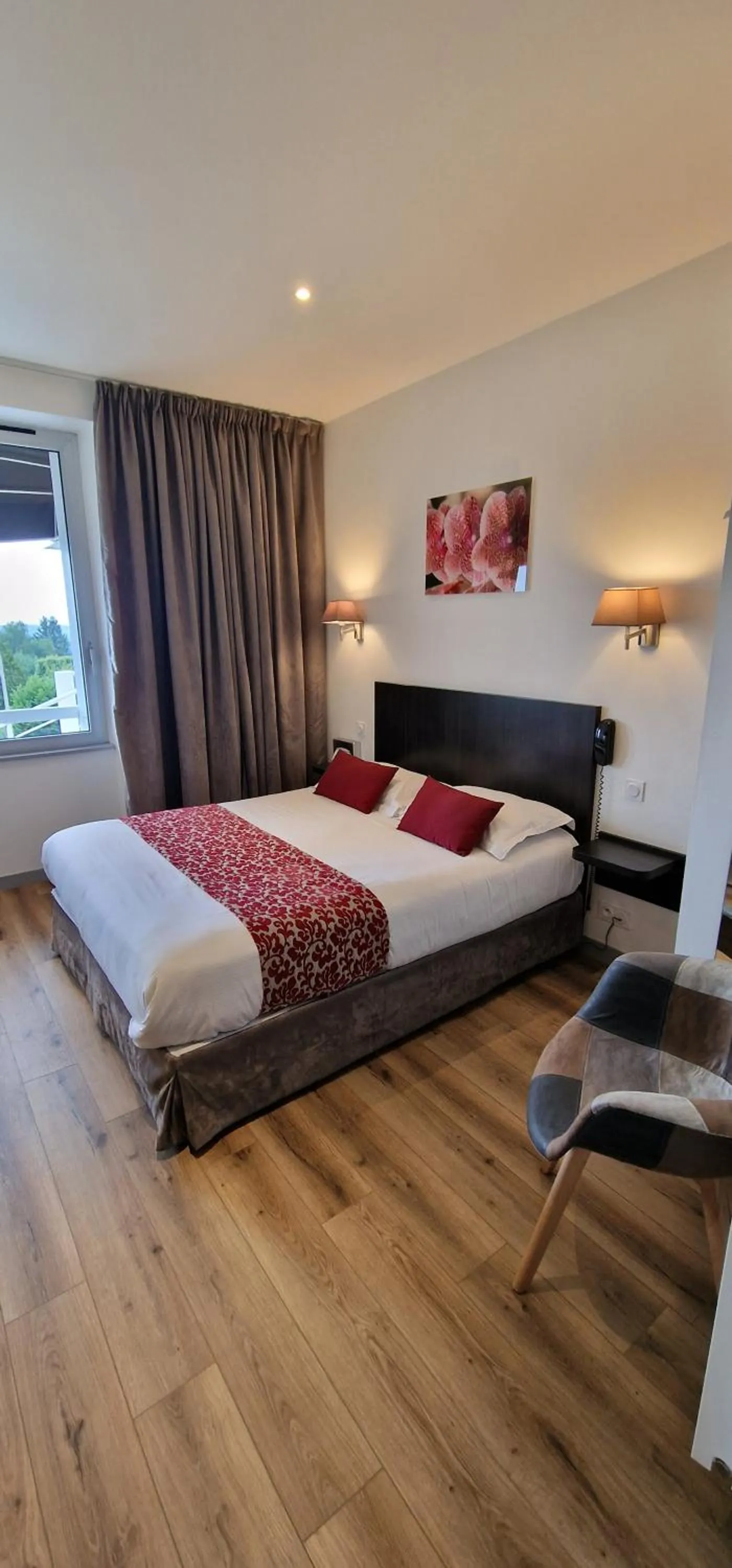 Photo of the whole room, Bed in Hotel le Bellevue