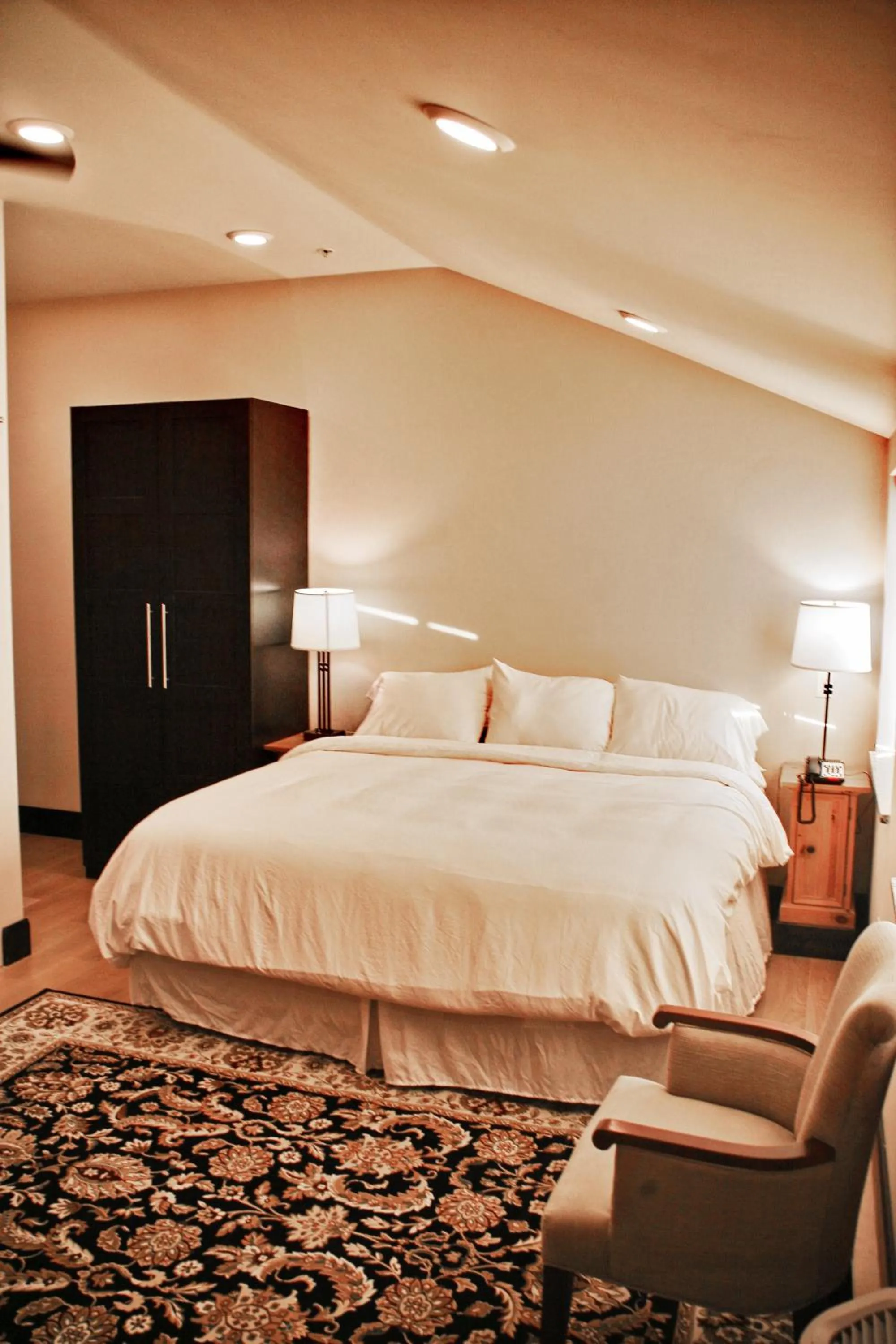 Bed in Iron Springs Luxury Lodge & Spa