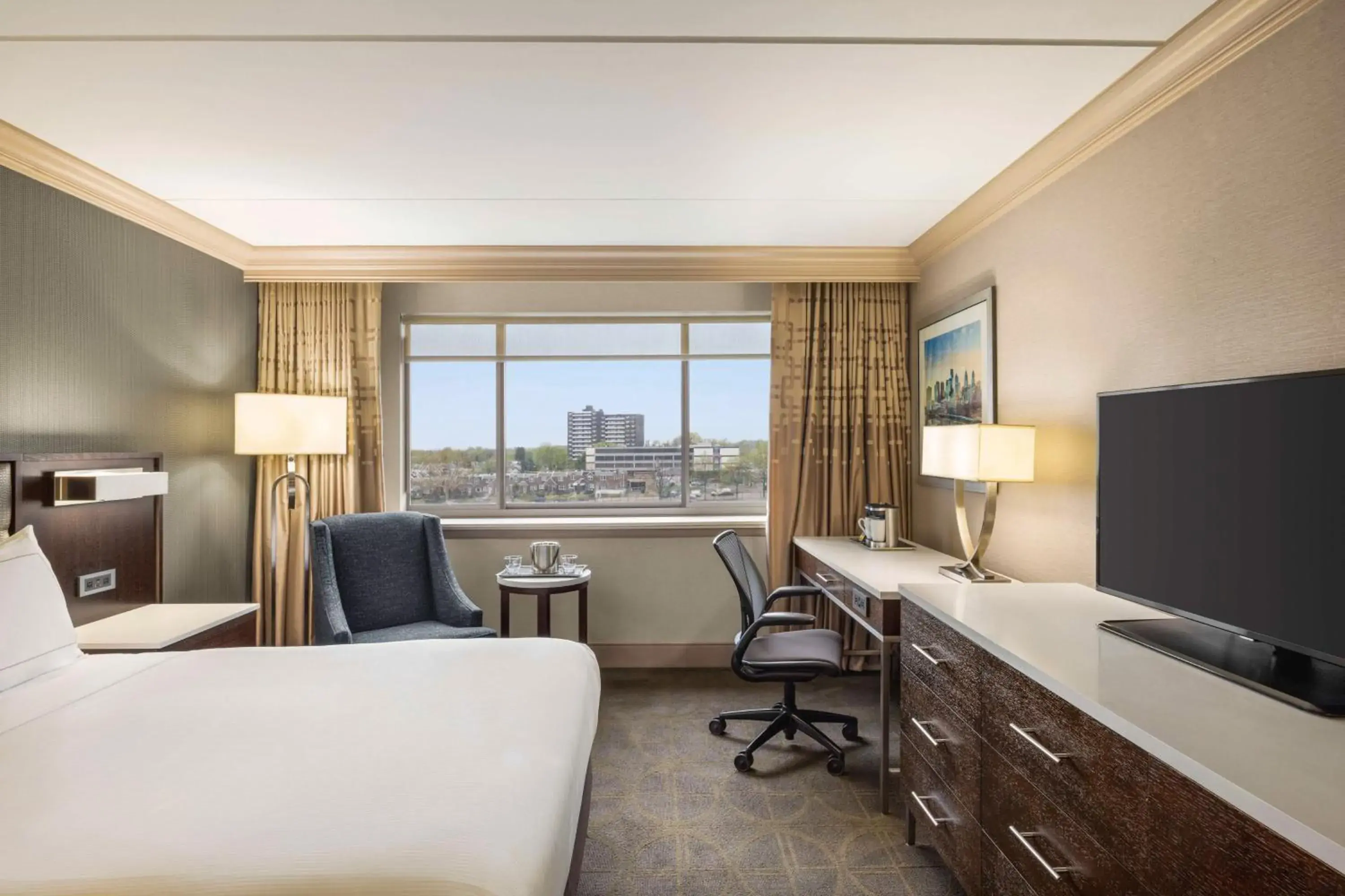 Queen Room in Hilton Philadelphia City Avenue Queen Room in Hilton Philadelphia City Avenue