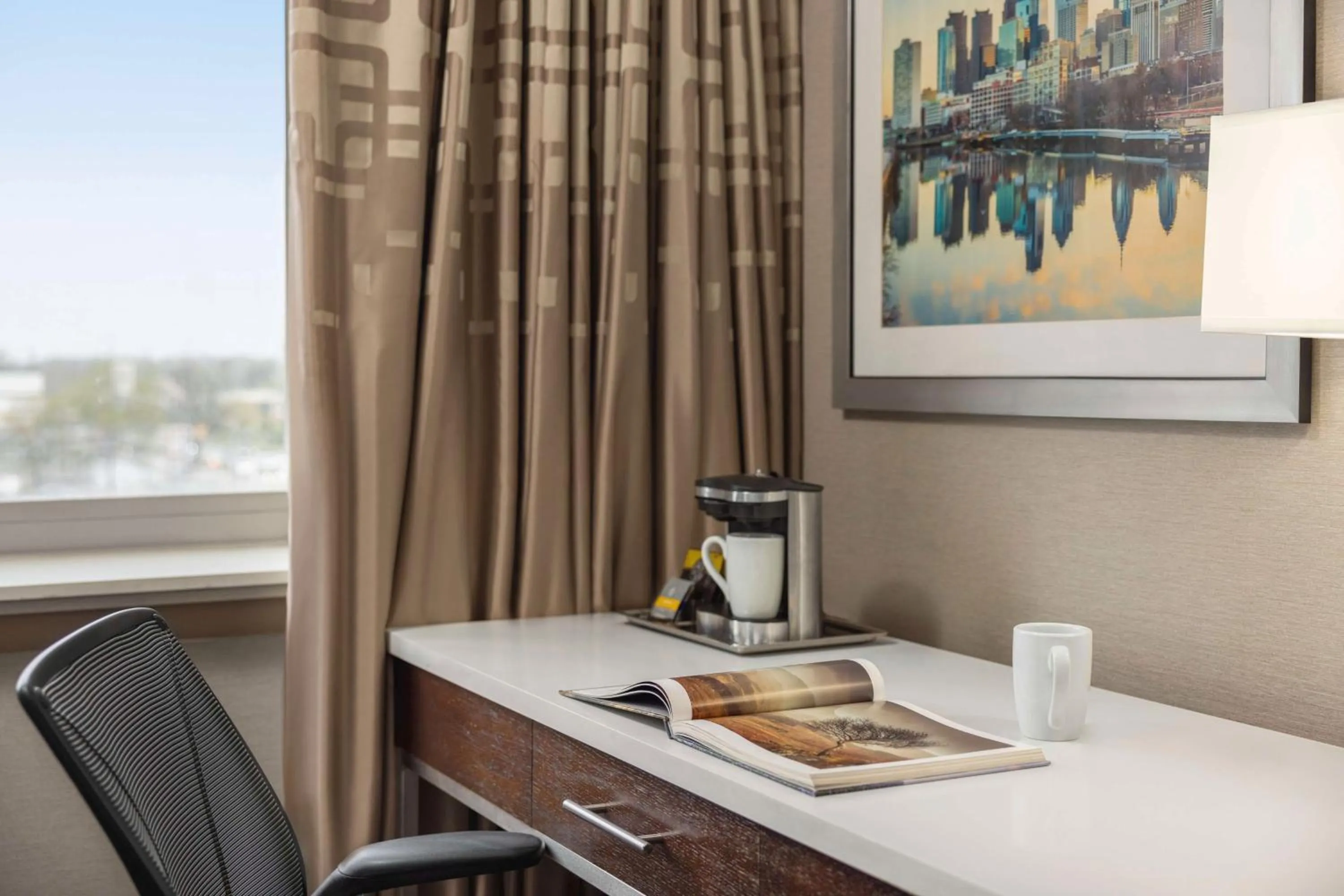 Bedroom in Hilton Philadelphia City Avenue