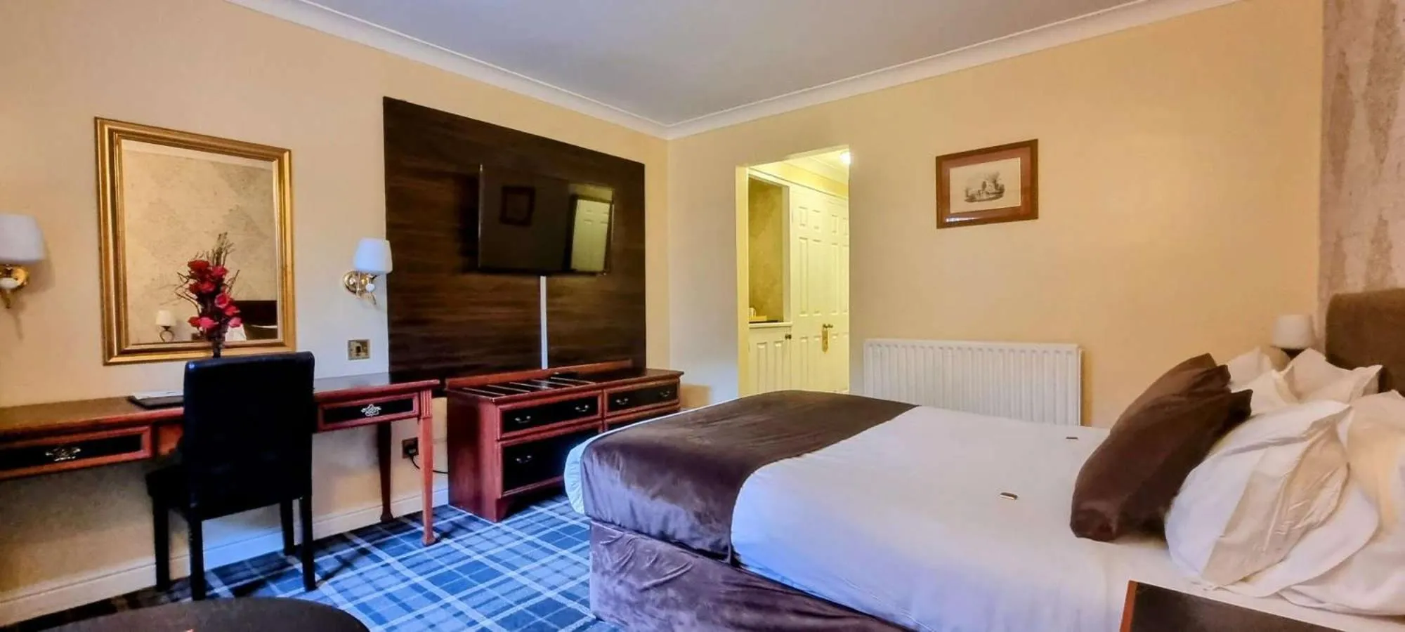 Bedroom, Bed in Muthu Belstead Brook Hotel