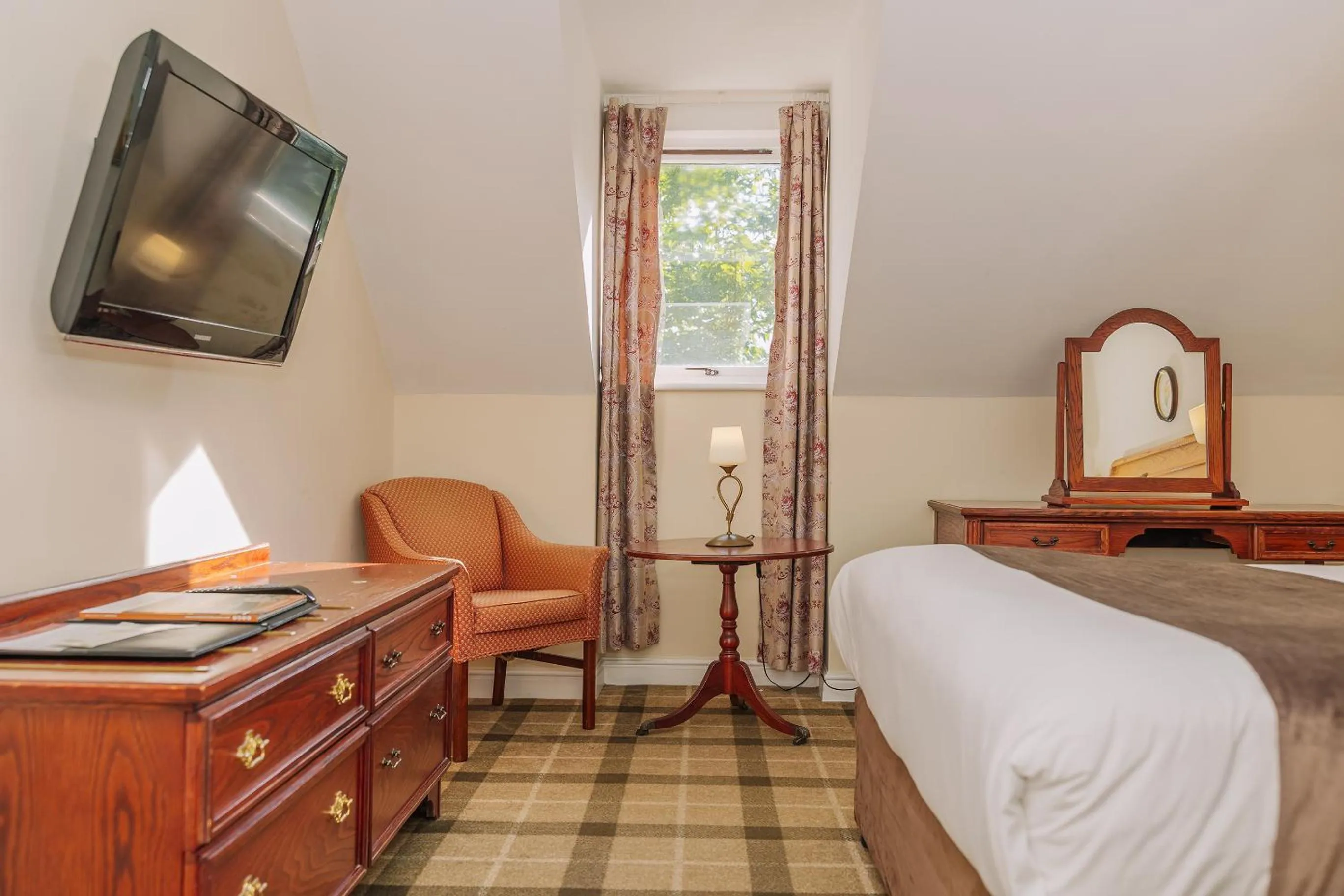 Bedroom, Bed in Muthu Belstead Brook Hotel