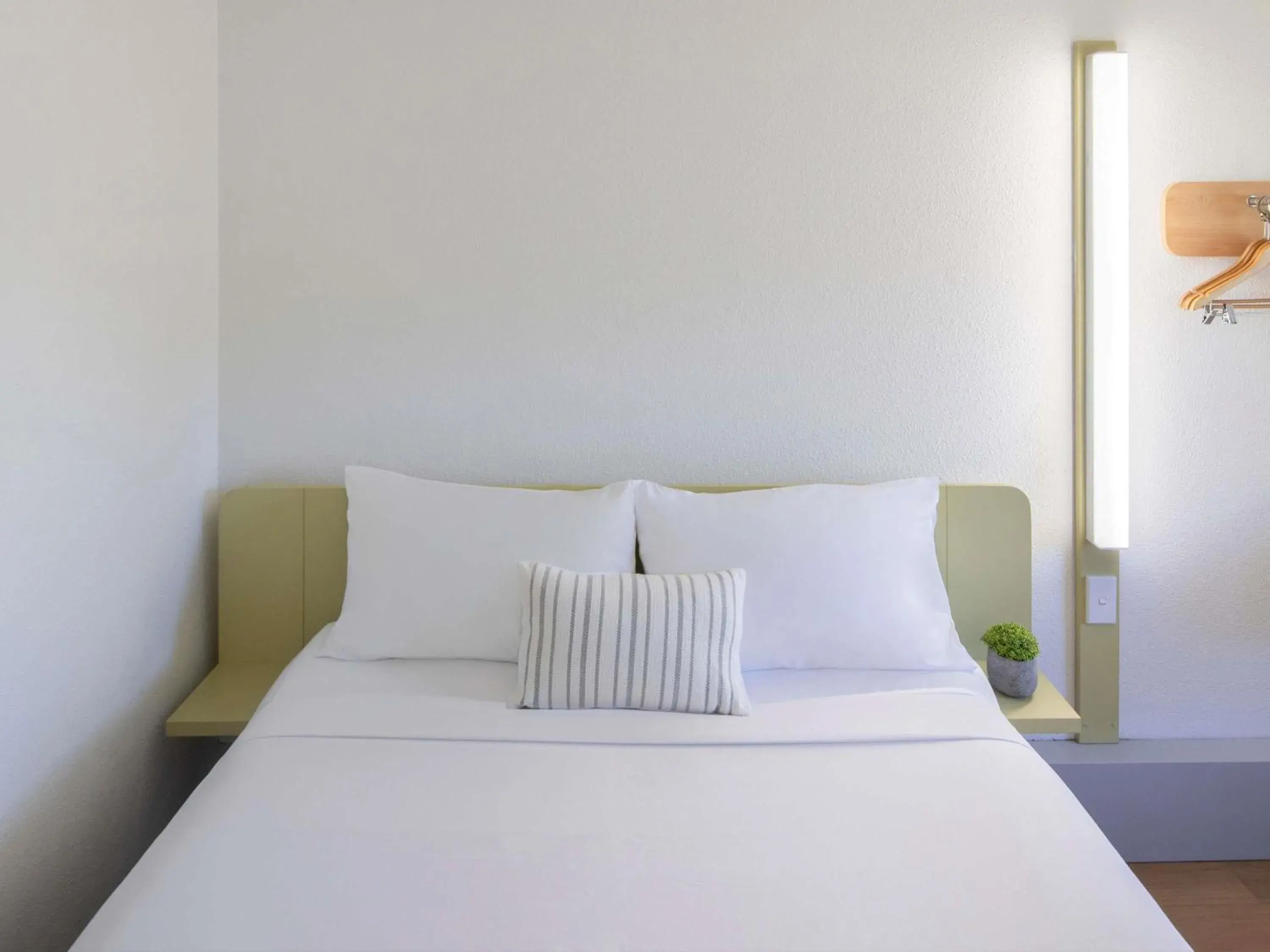 Standard Queen Room in ibis Budget - Newcastle Standard Queen Room in ibis Budget - Newcastle