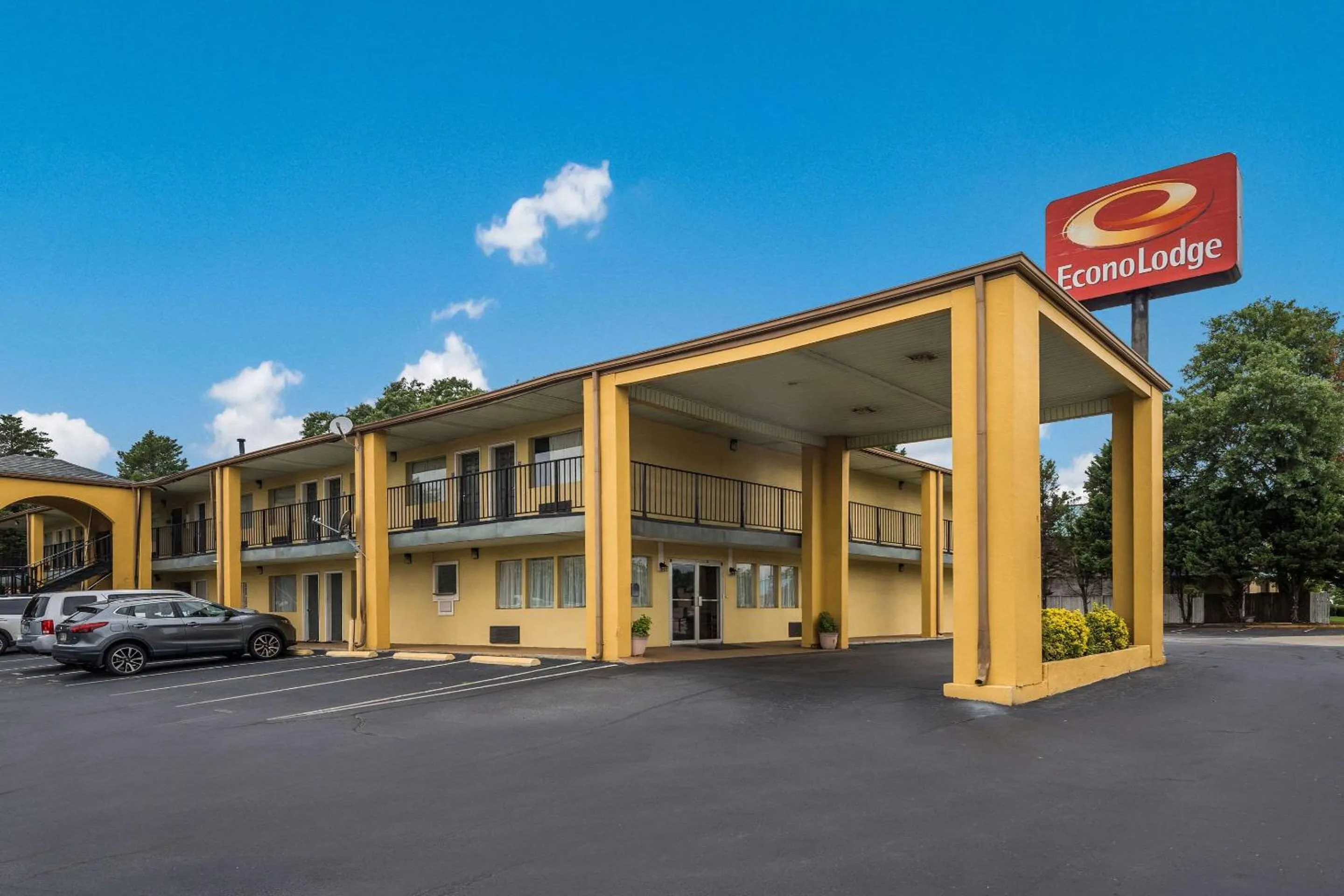 Property building in Econo Lodge Thomaston