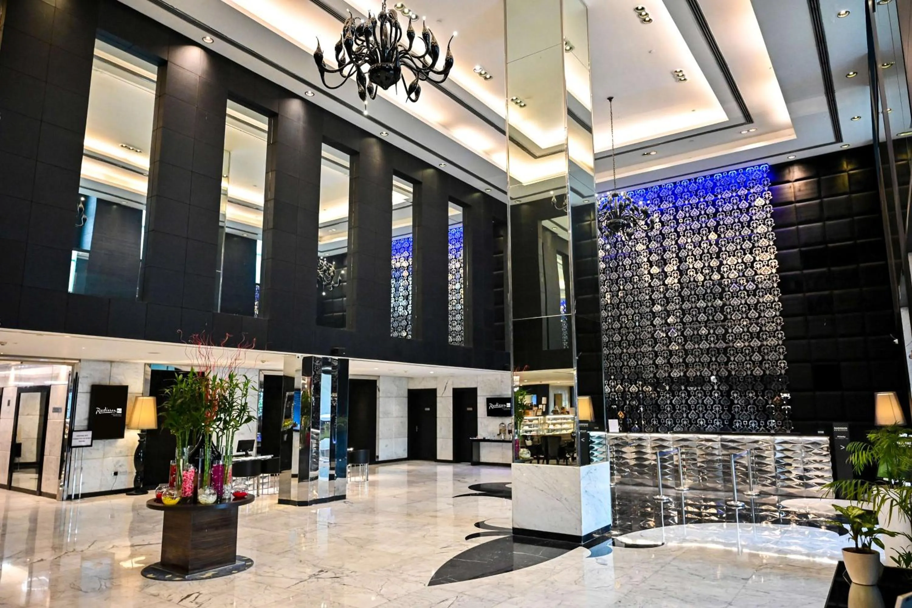 Lobby or reception in Radisson Blu Hotel New Delhi Paschim Vihar