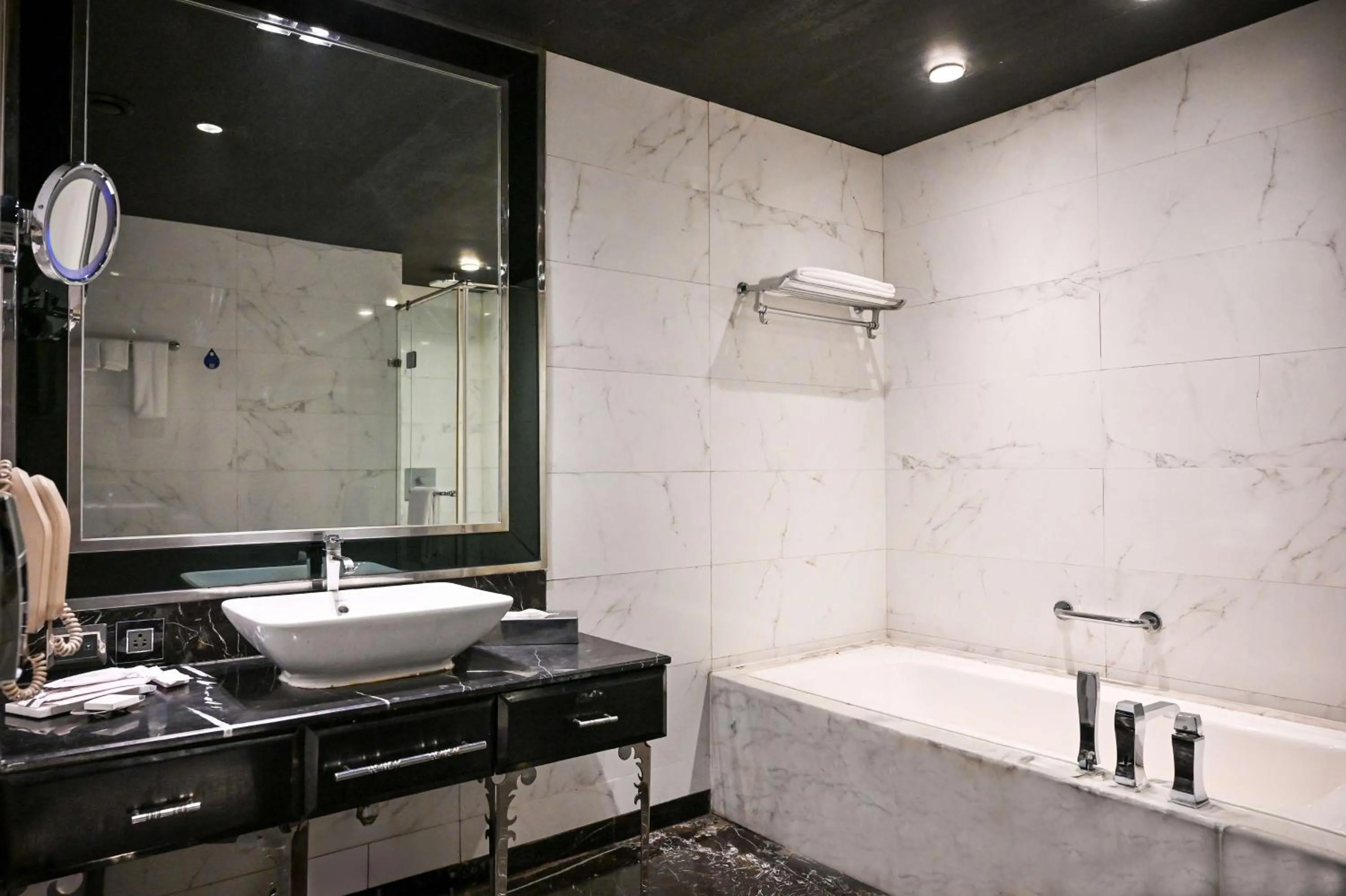 Bathroom in Radisson Blu Hotel New Delhi Paschim Vihar