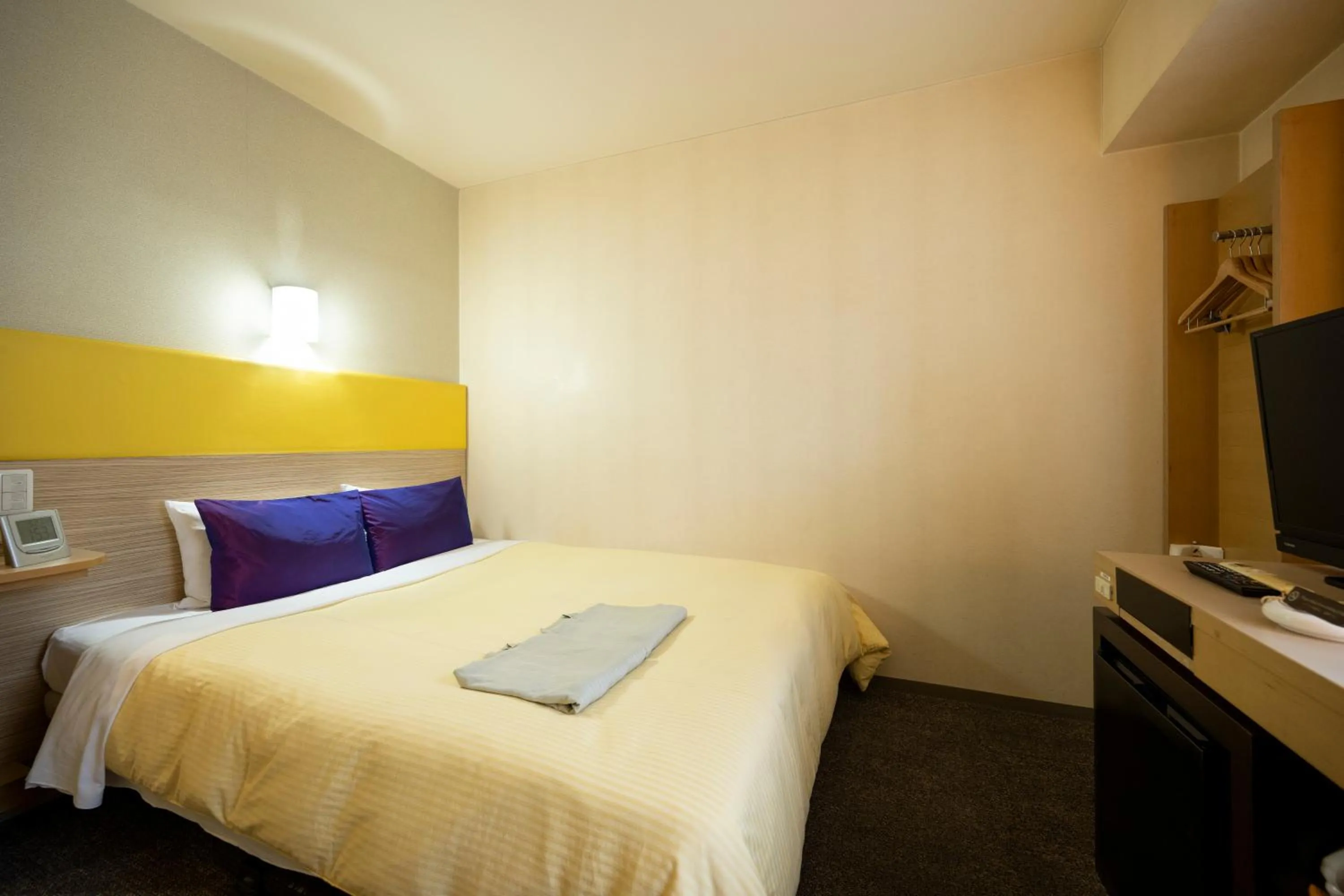 Photo of the whole room, Bed in Hotel 1-2-3 Takasaki