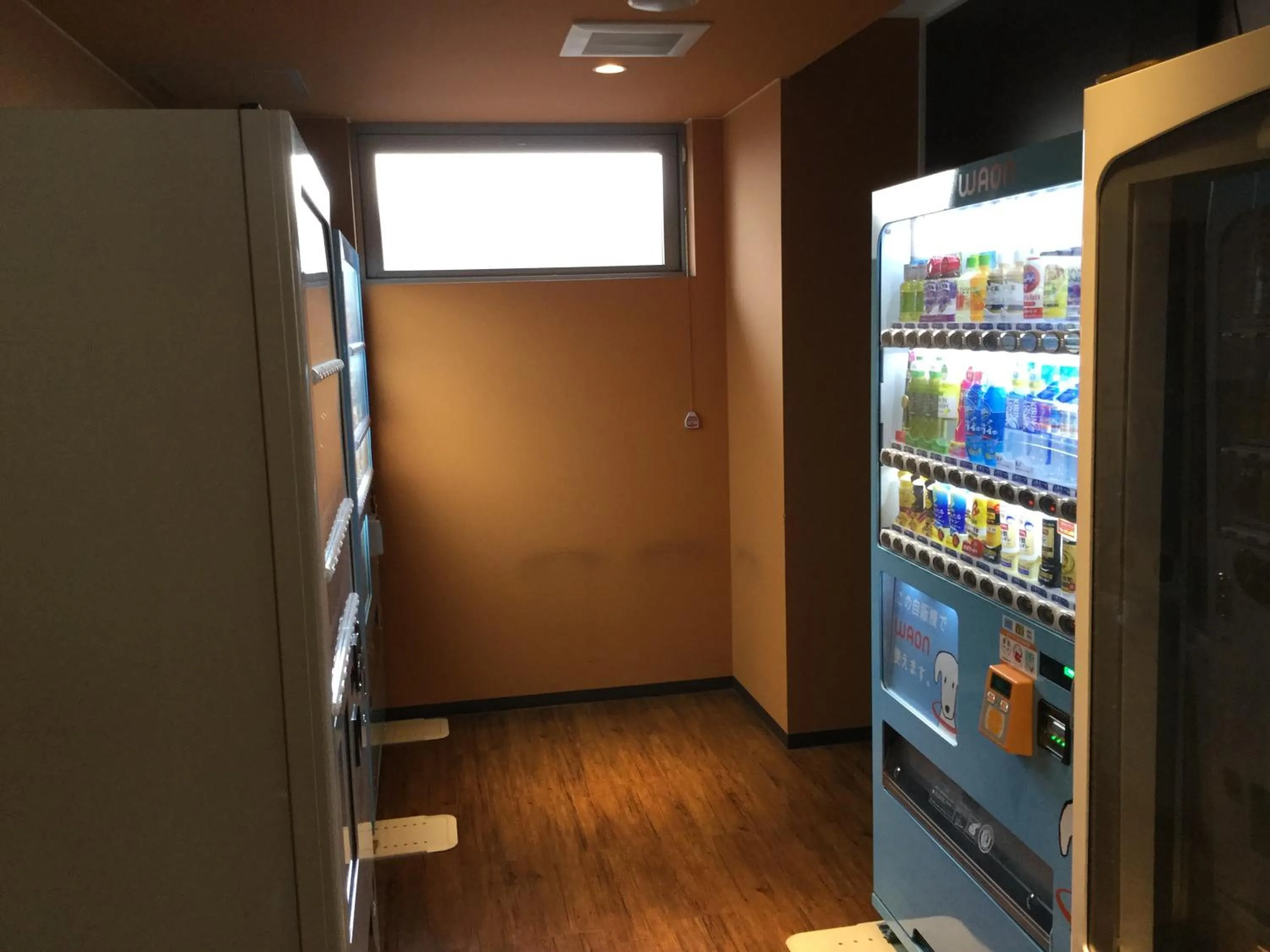 vending machine in Hotel 1-2-3 Takasaki