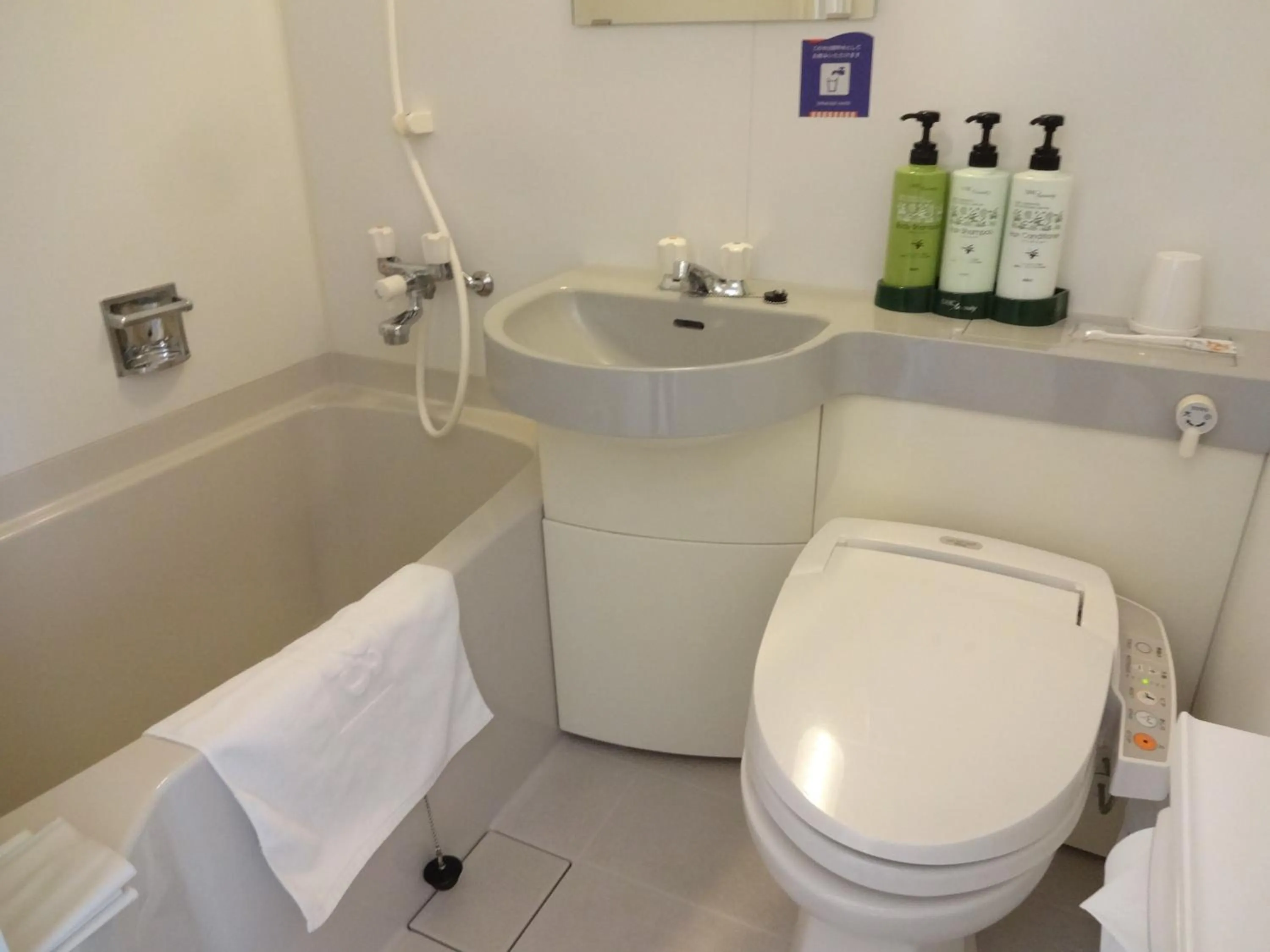 Bathroom in Hotel 1-2-3 Takasaki