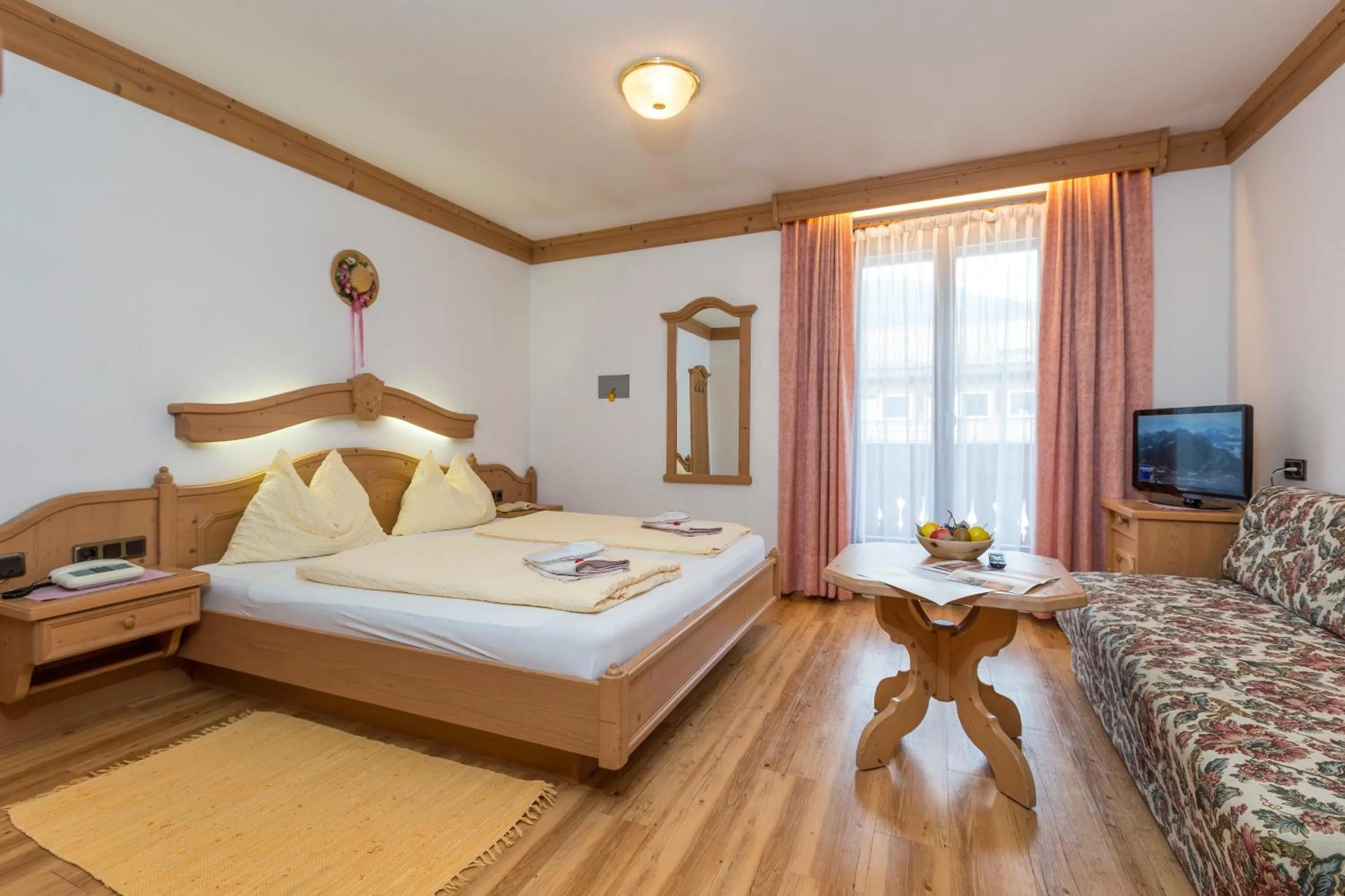 Bedroom, Bed in Hotel Der Tharerwirt
