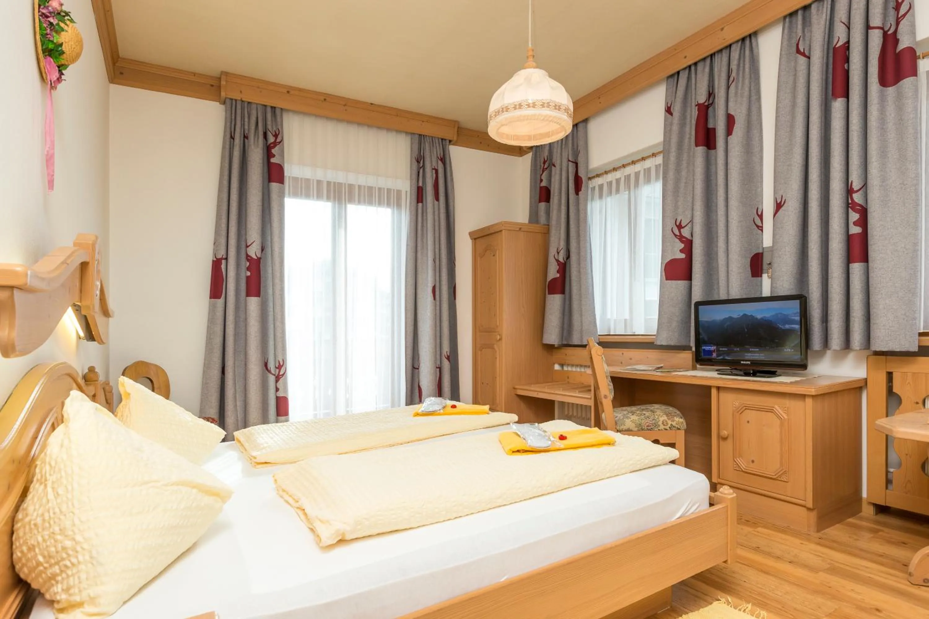 Bed in Hotel Der Tharerwirt
