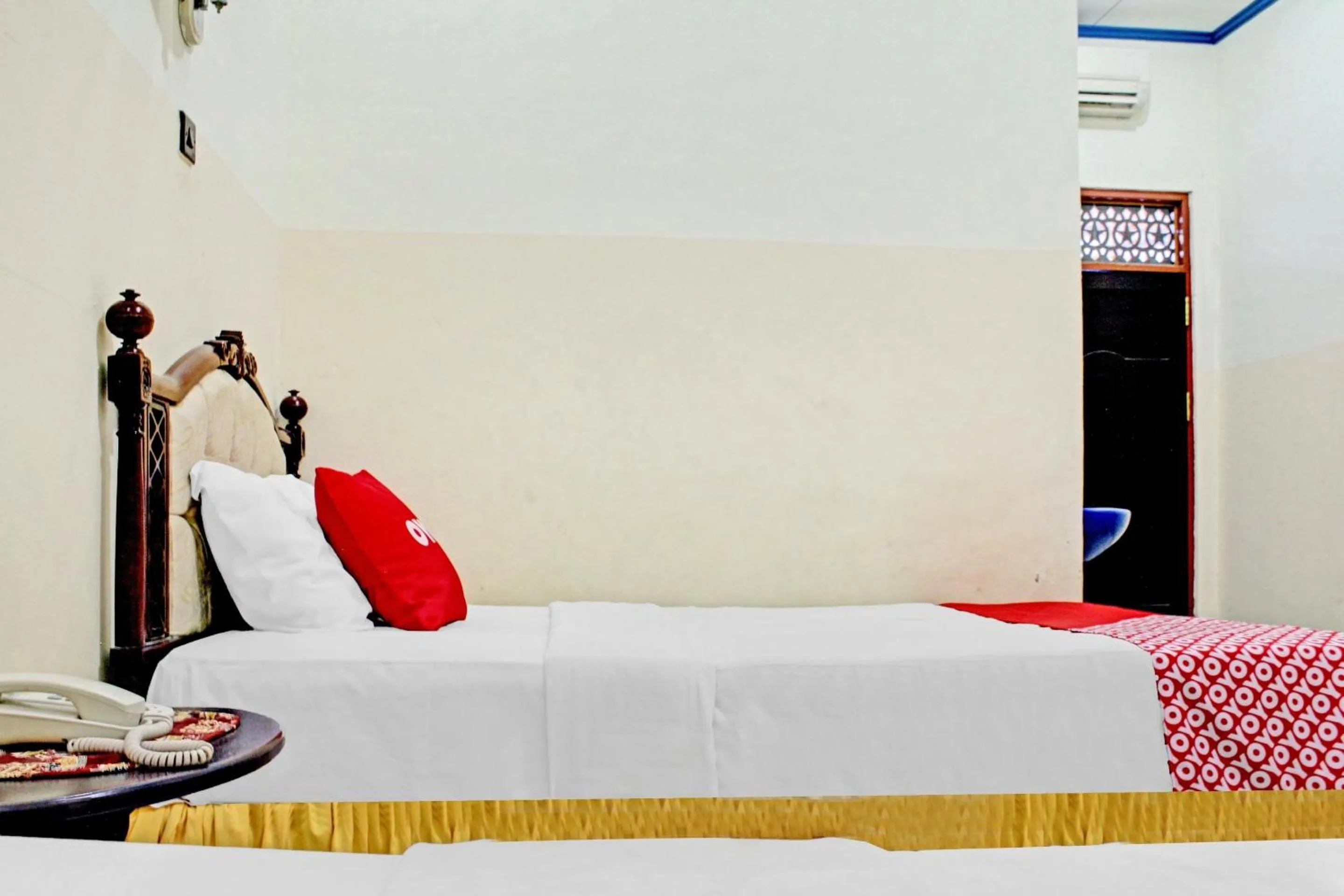 Bedroom in Capital O 90417 Hotel Batu Suli Internasional