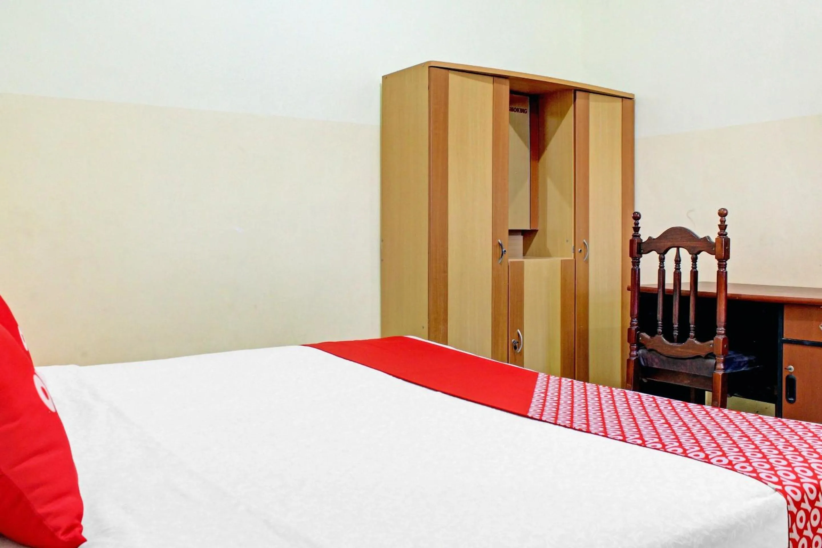 Bedroom in Capital O 90417 Hotel Batu Suli Internasional