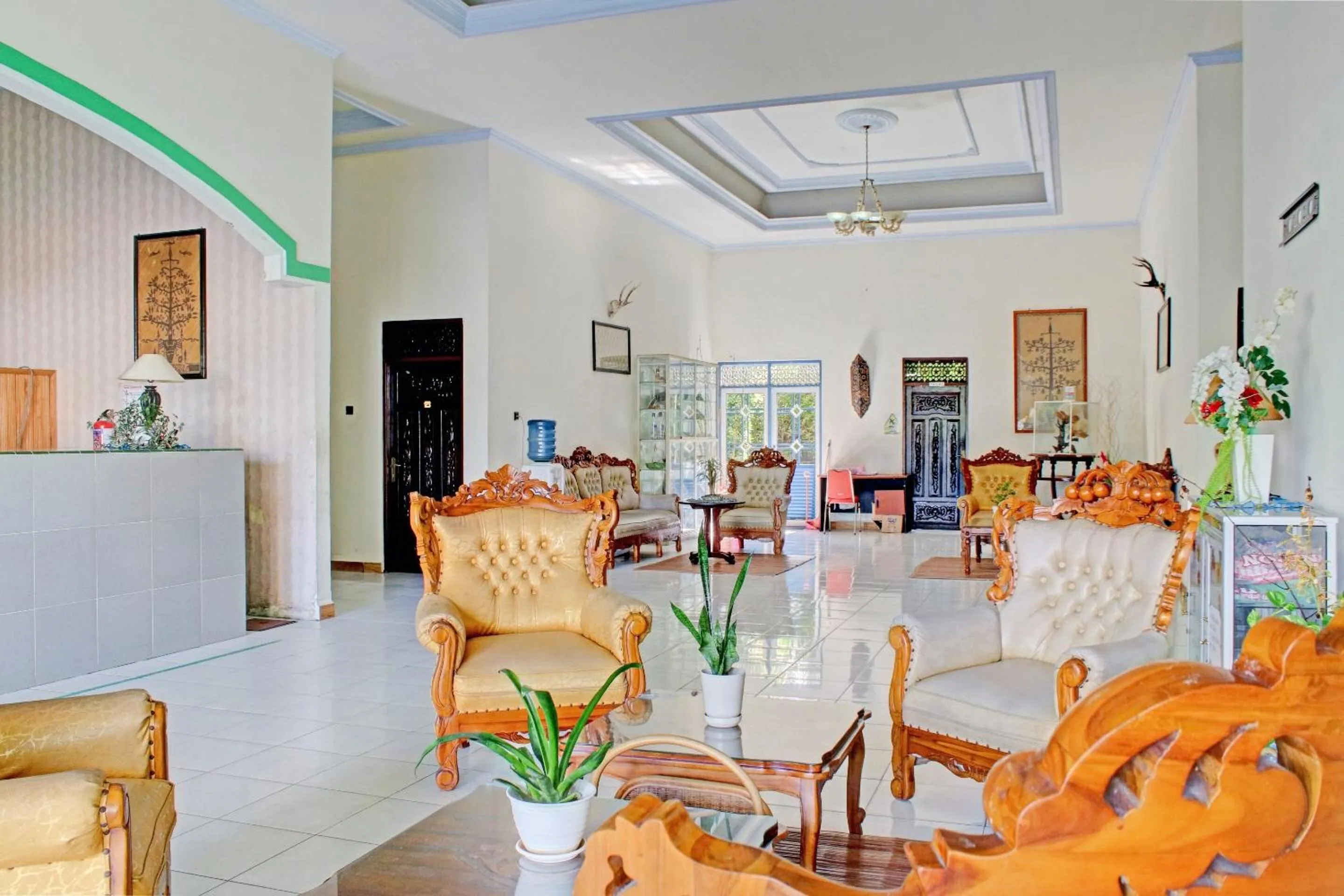 Lobby or reception in Capital O 90417 Hotel Batu Suli Internasional