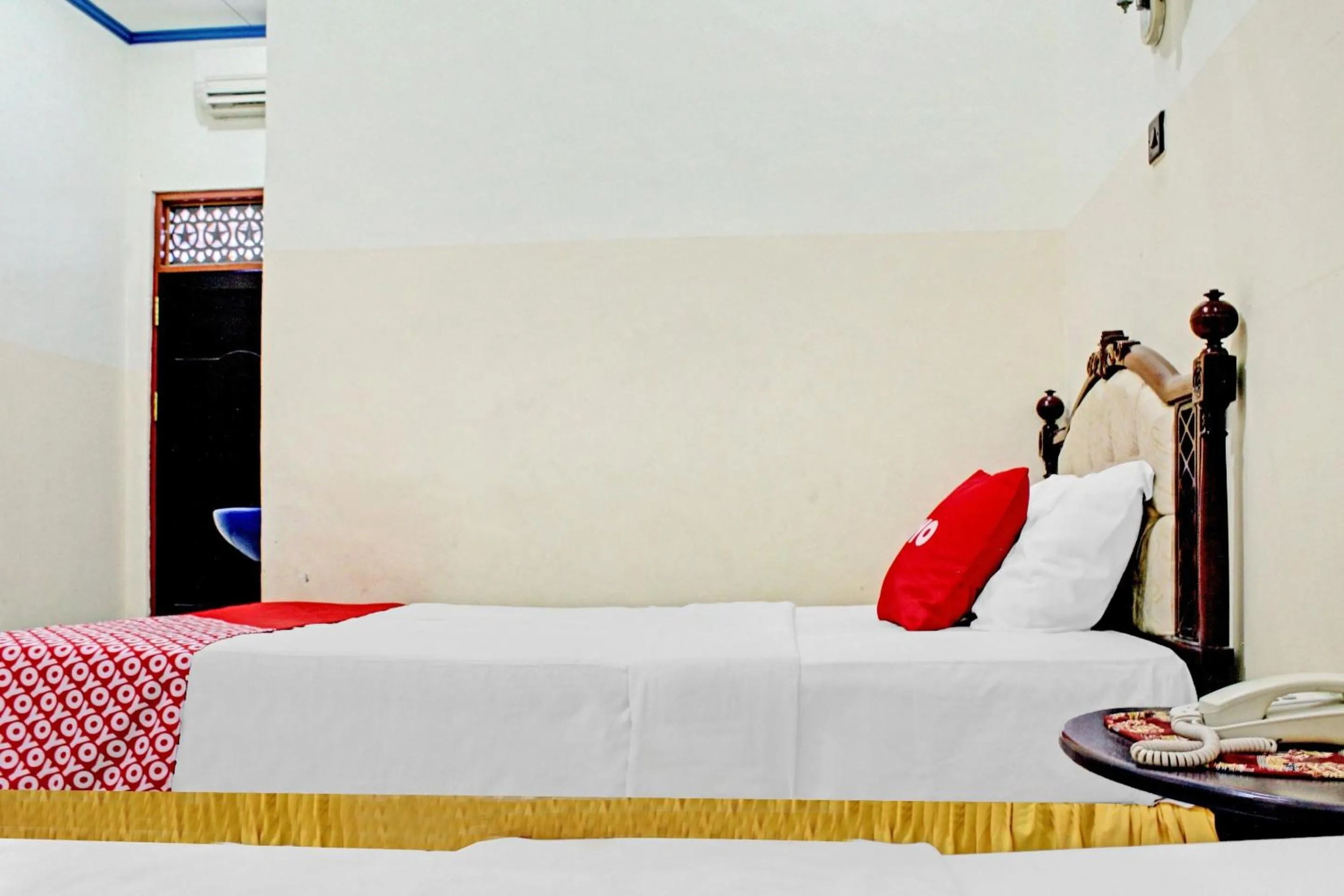 Bedroom in Capital O 90417 Hotel Batu Suli Internasional