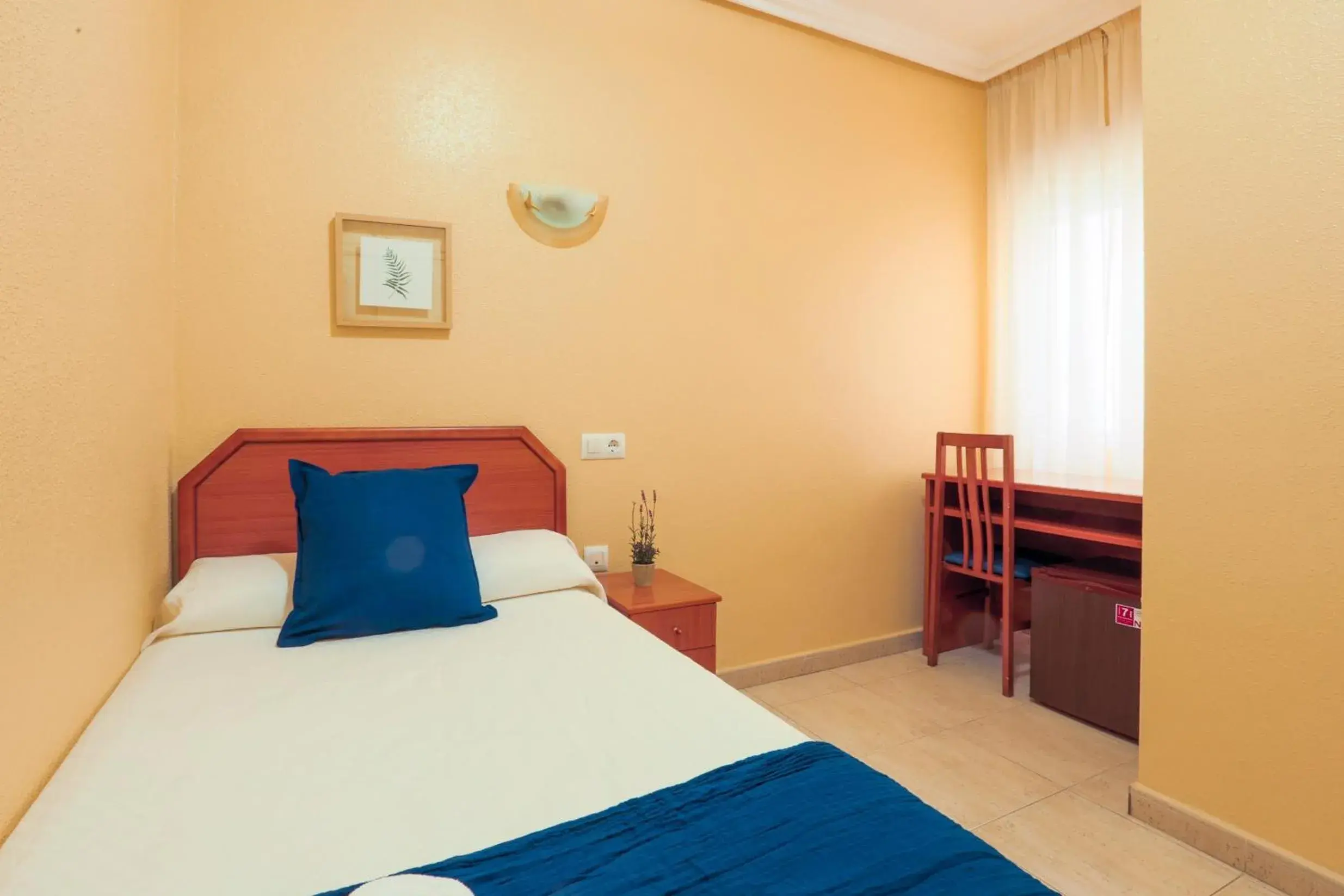 Single Room in Hotel Tuto Single Room in Hotel Tuto