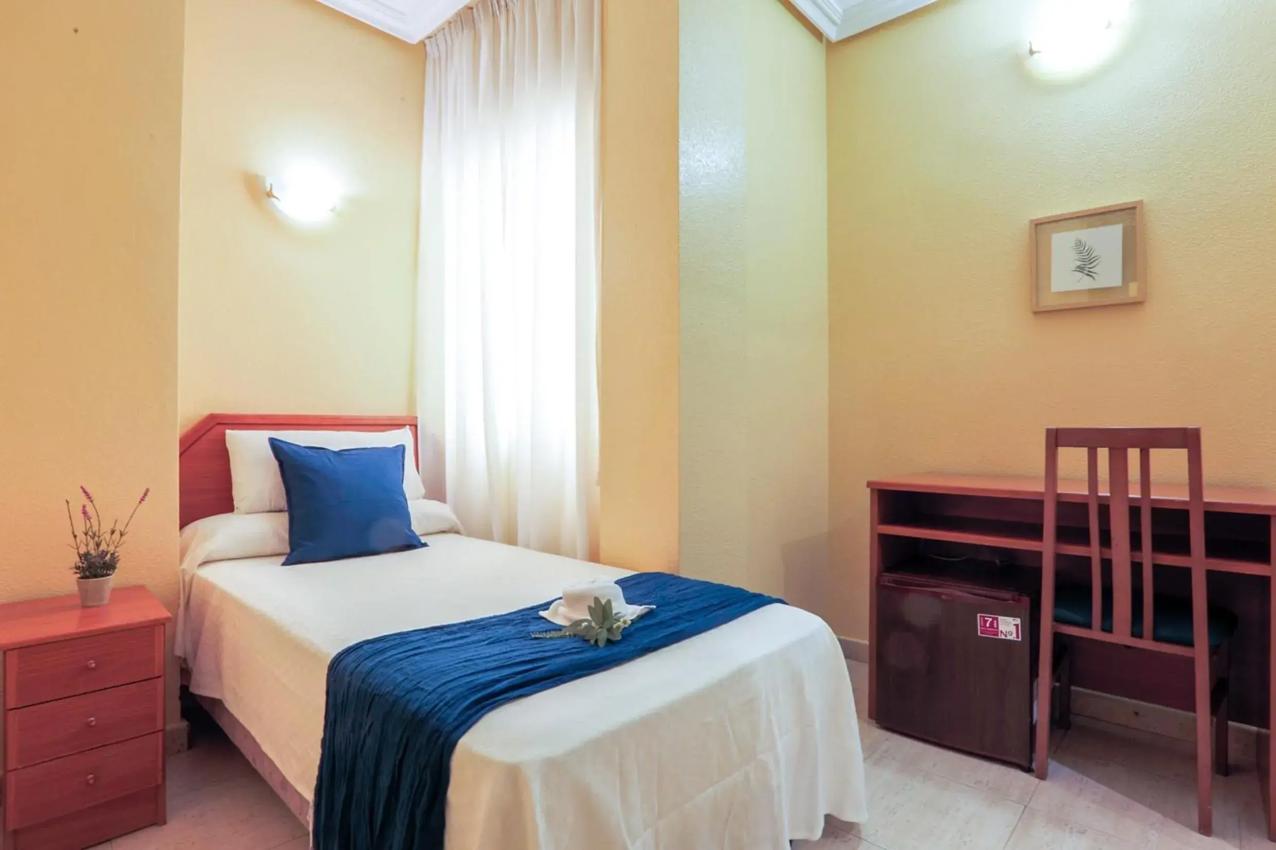 Single Room in Hotel Tuto Single Room in Hotel Tuto