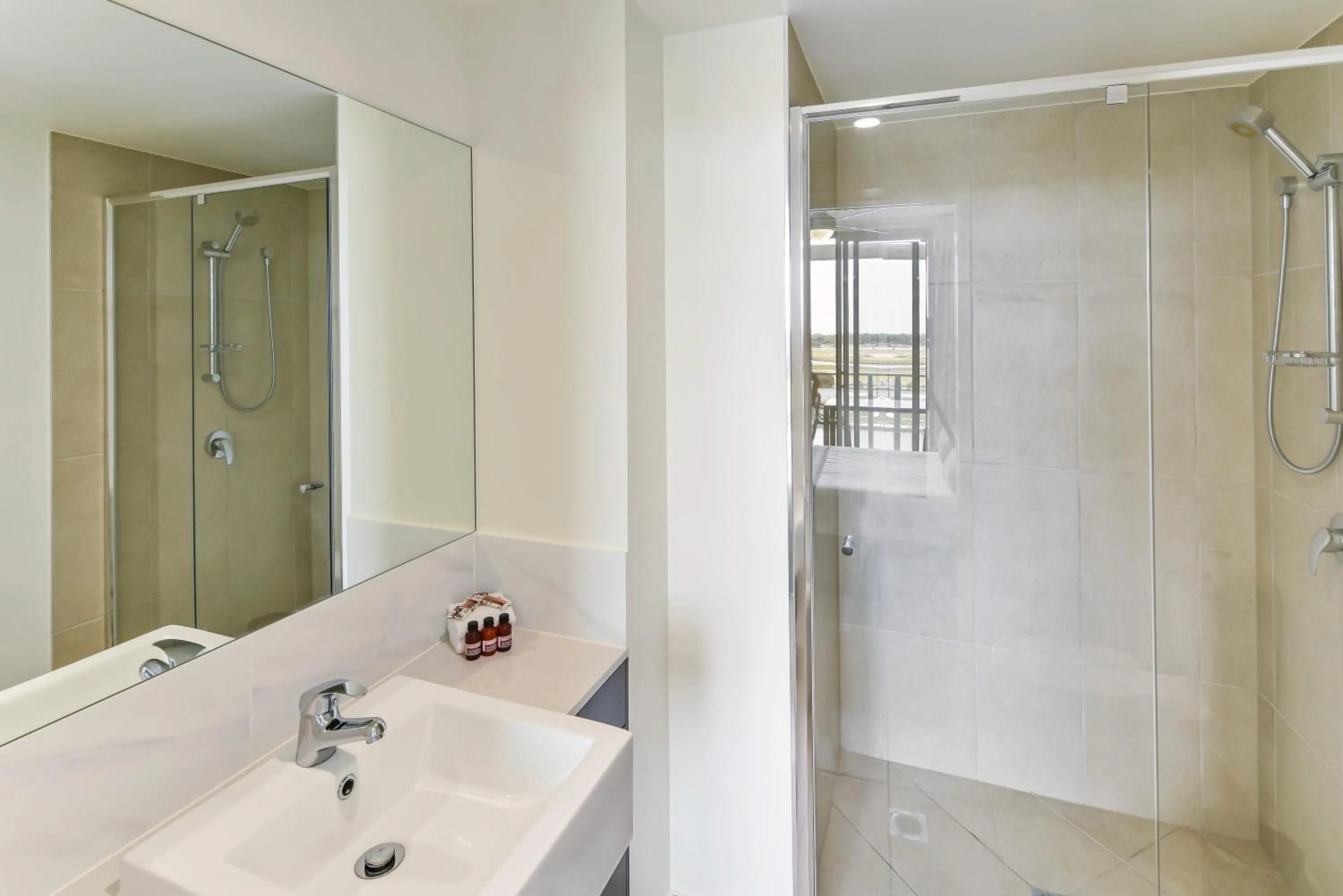 Shower in North Shore Oceanside Kawana