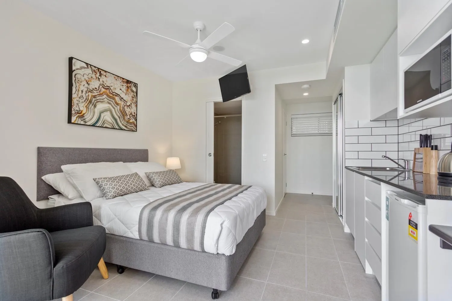 Photo of the whole room, Bed in North Shore Oceanside Kawana