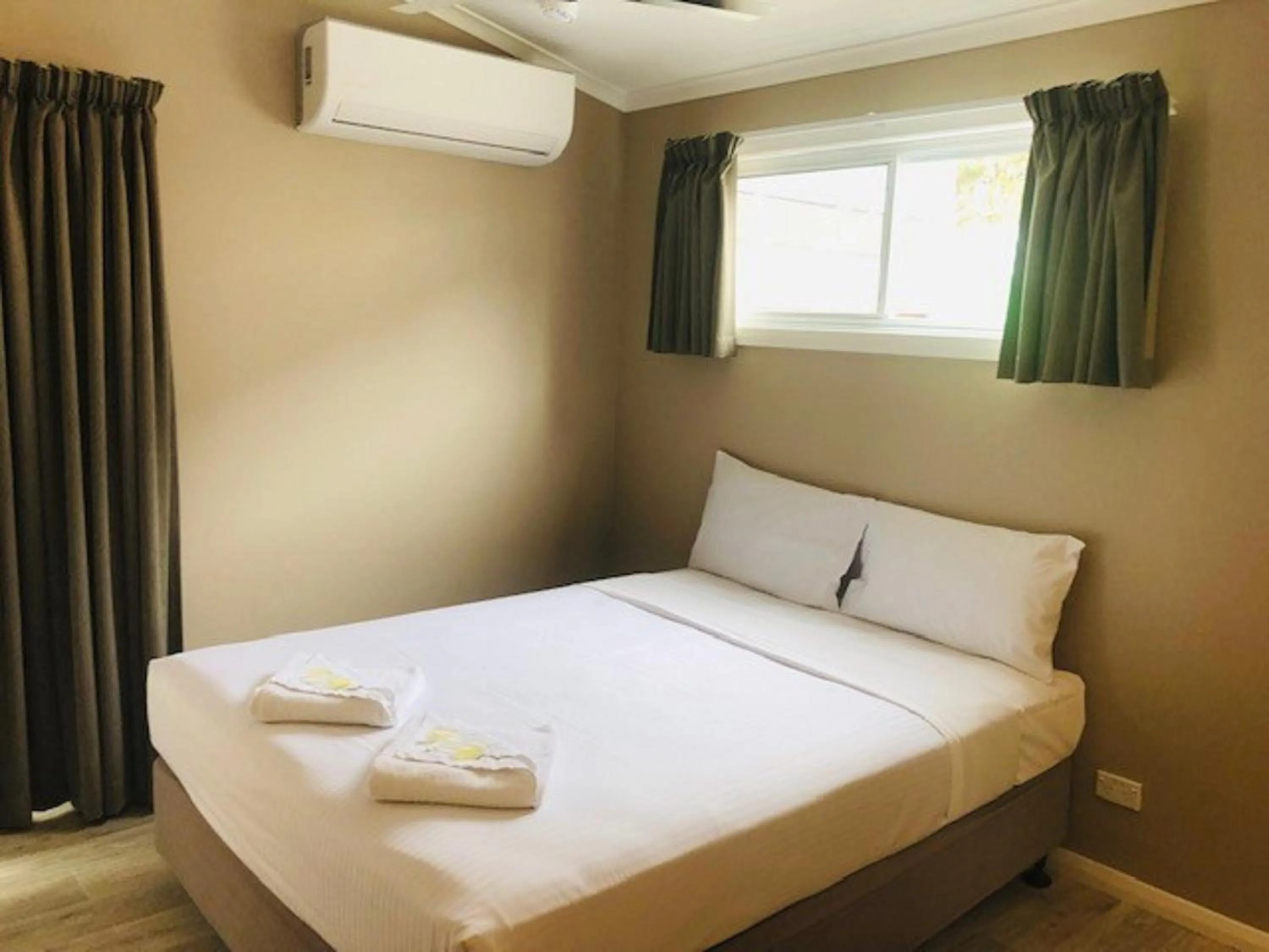 Bed in Huskisson Beach Escape