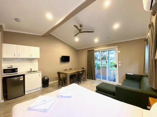 Bed in Huskisson Beach Escape