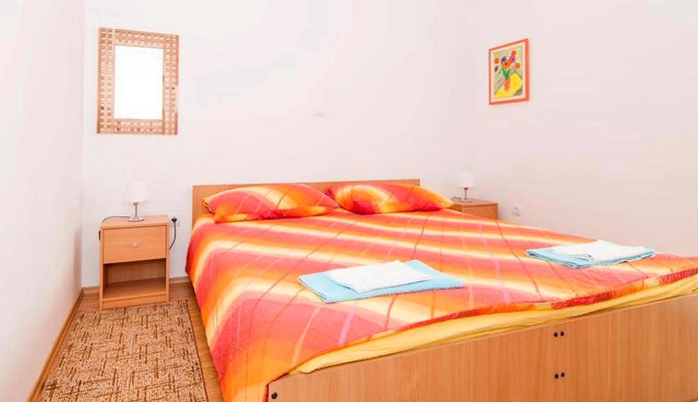 Photo of the whole room, Bed in Sea of Eden
