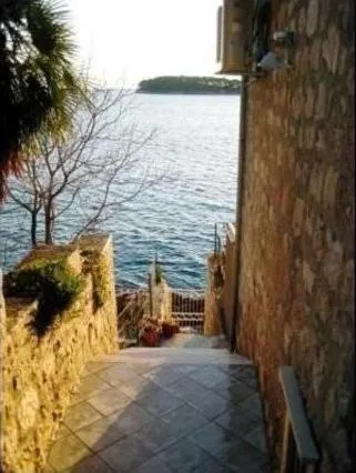 Facade/entrance in Sea of Eden