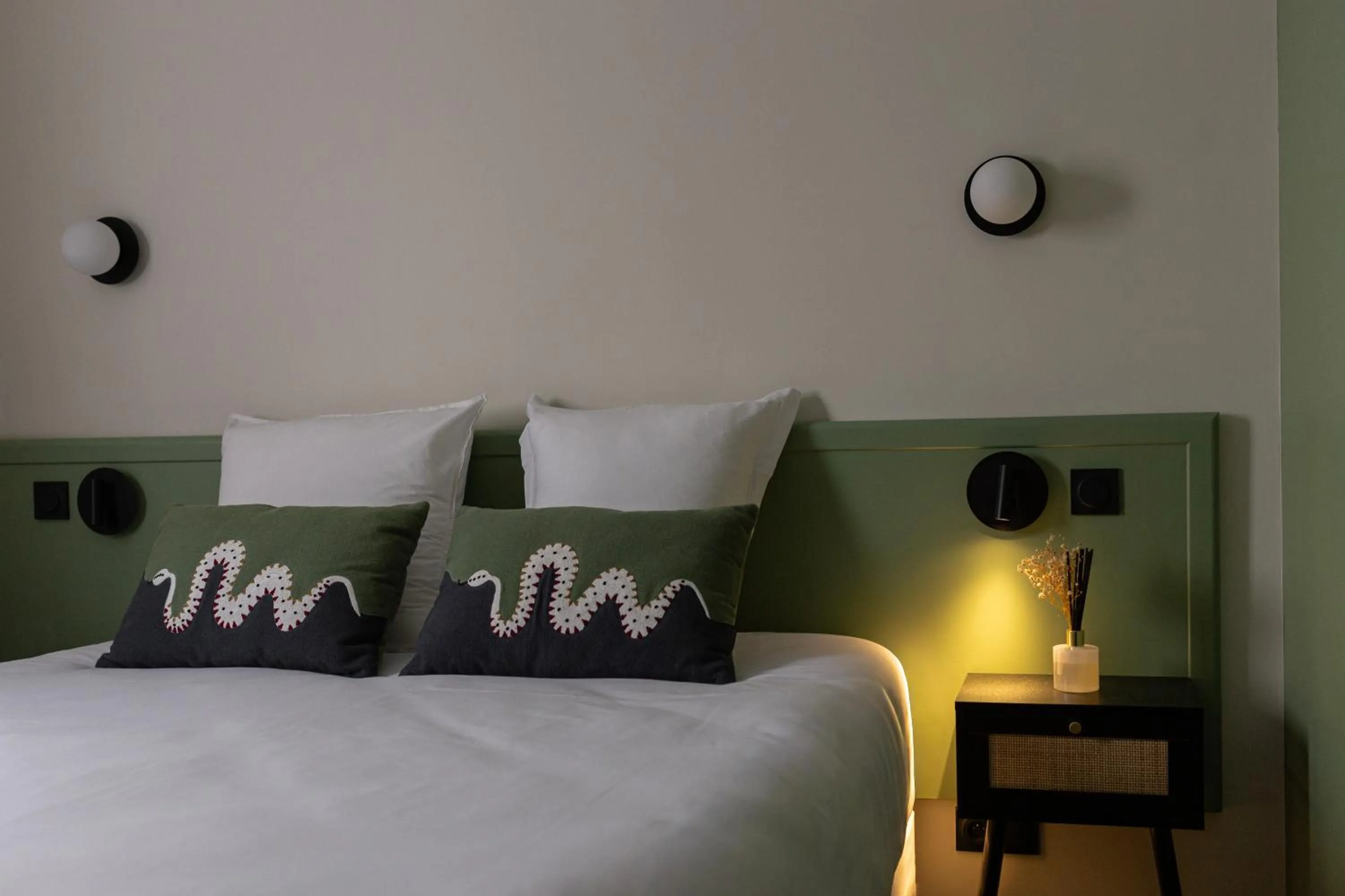 Bed in Hôtel Alliance - Proche Paris