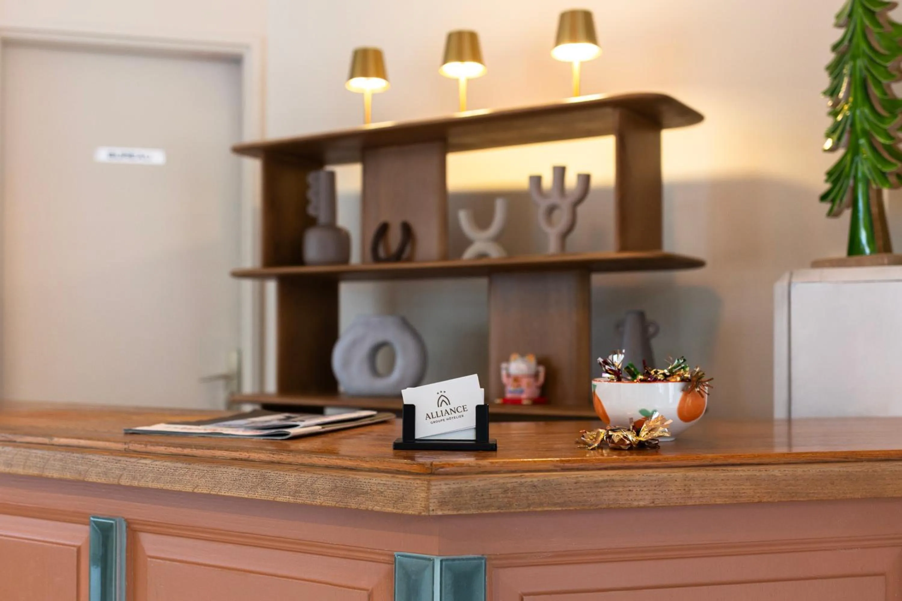 Lobby or reception in Hôtel Alliance - Proche Paris