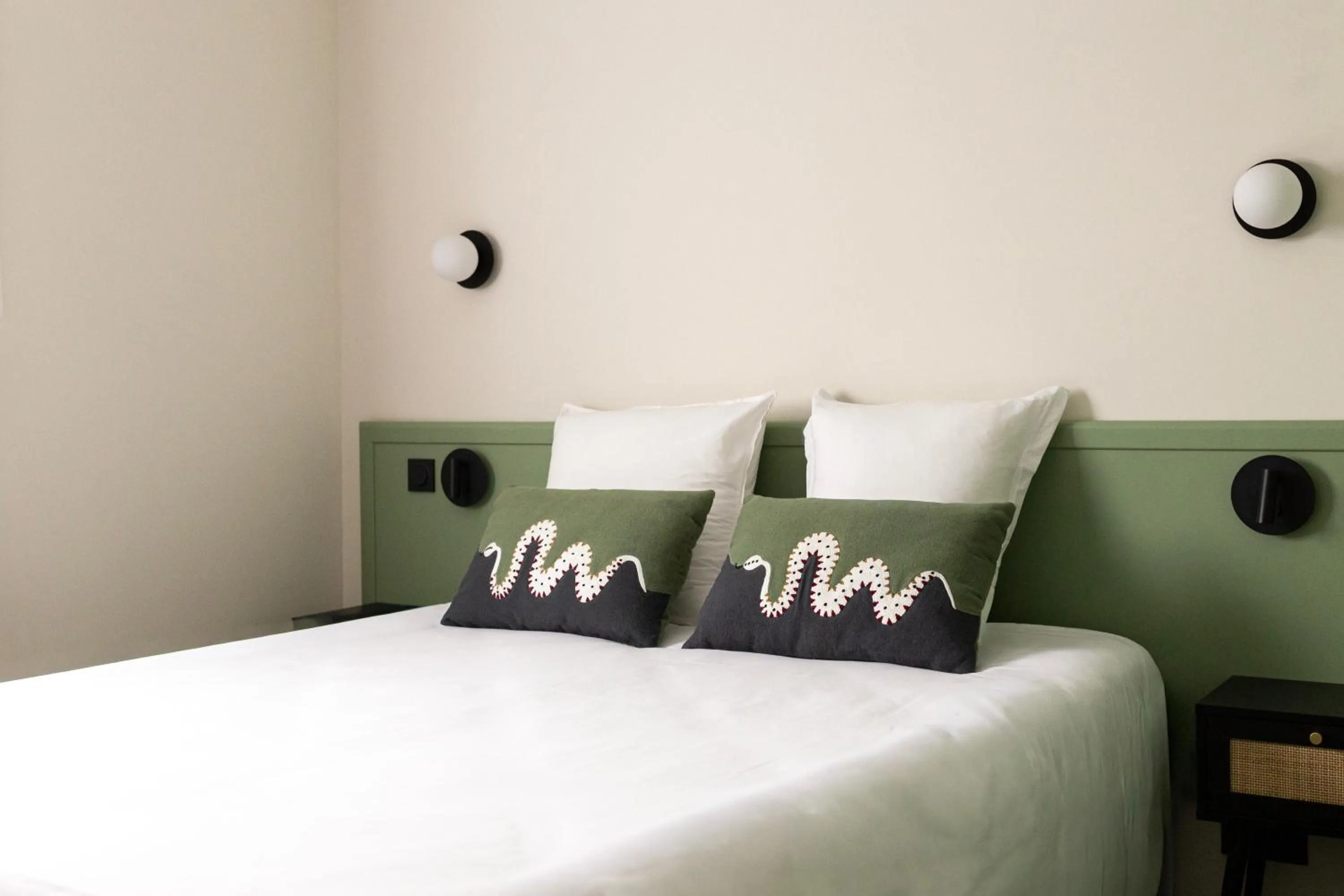 Bed in Hôtel Alliance - Proche Paris