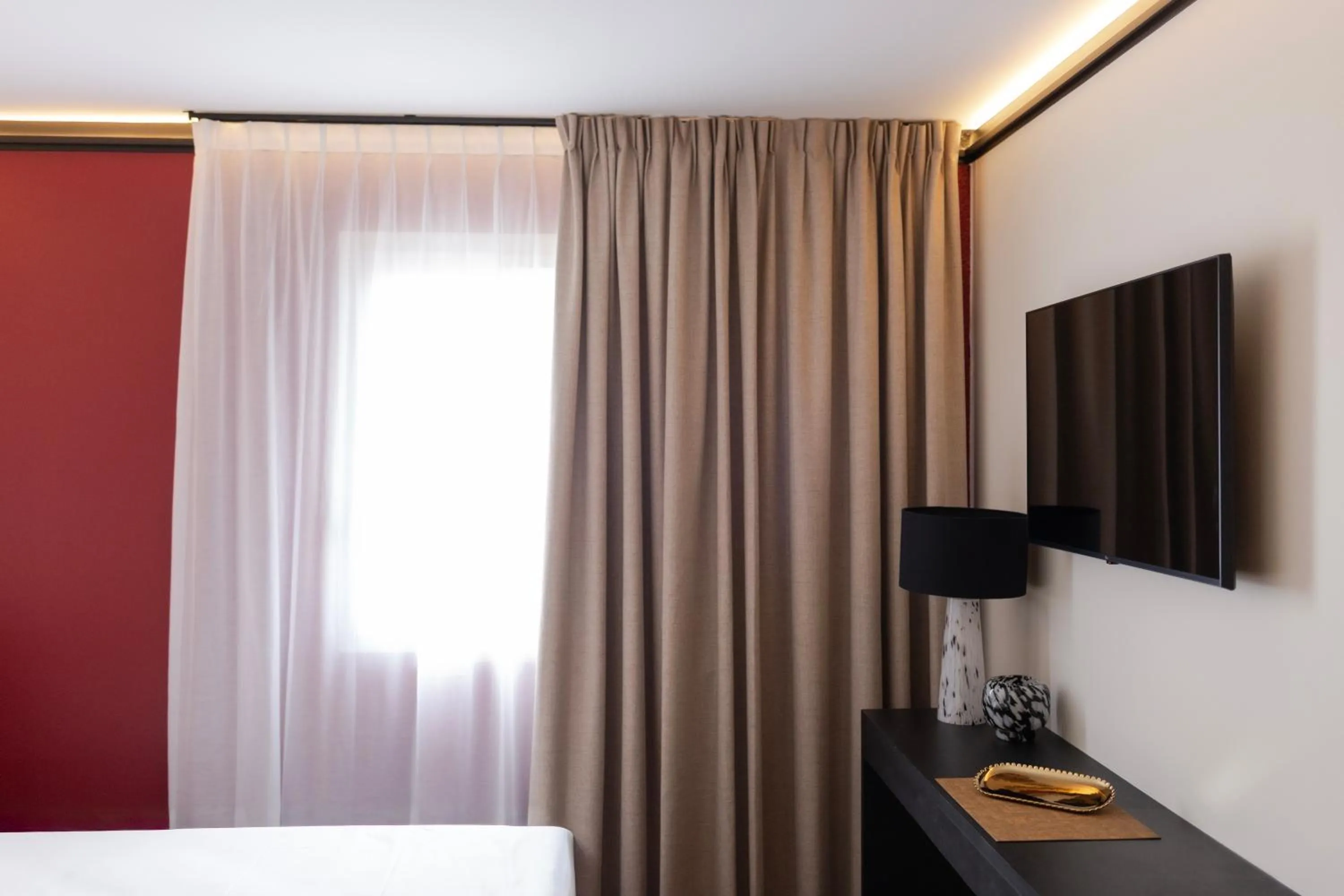 TV and multimedia, Bed in Hôtel Alliance - Proche Paris