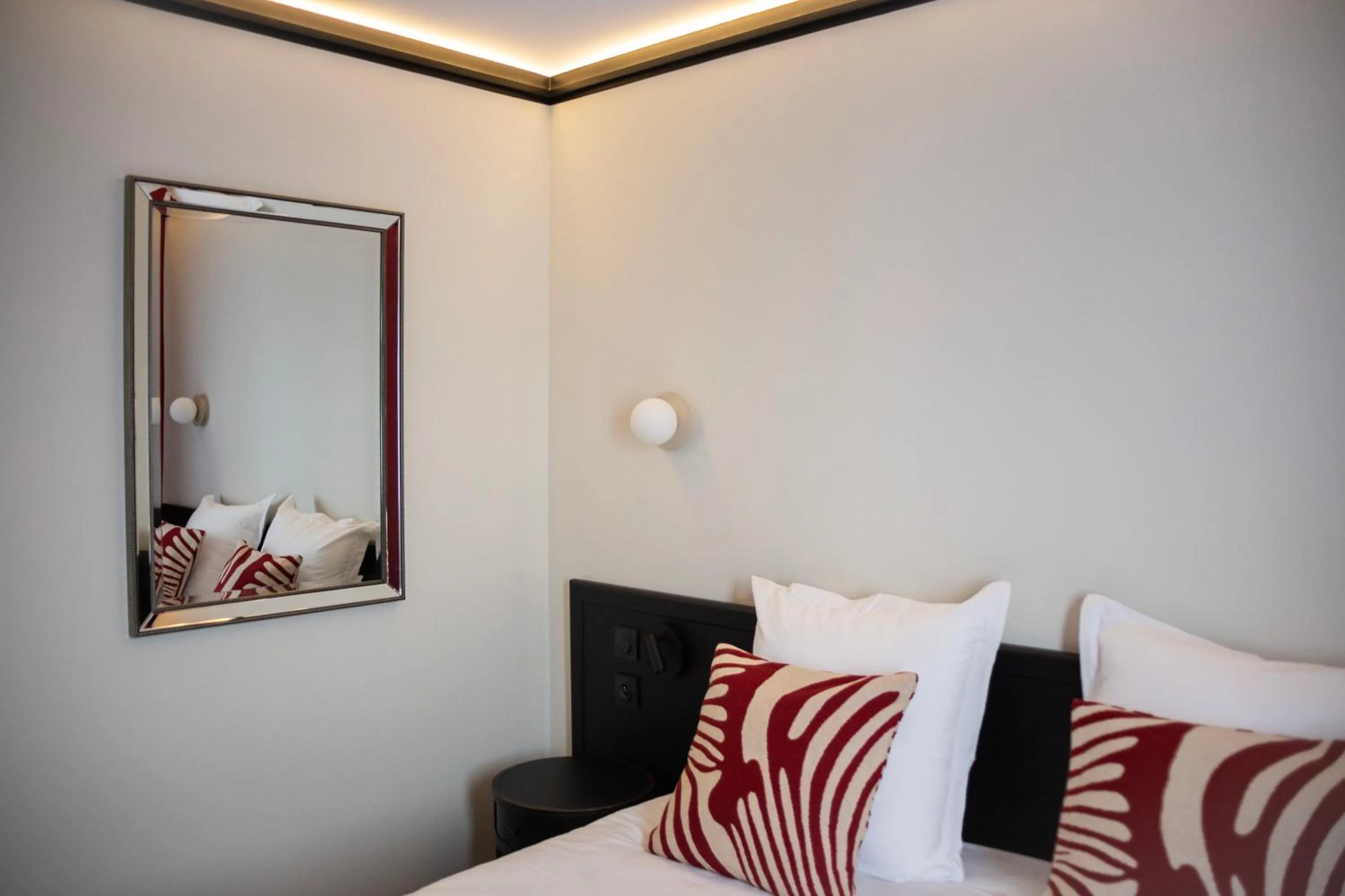 Bed in Hôtel Alliance - Proche Paris