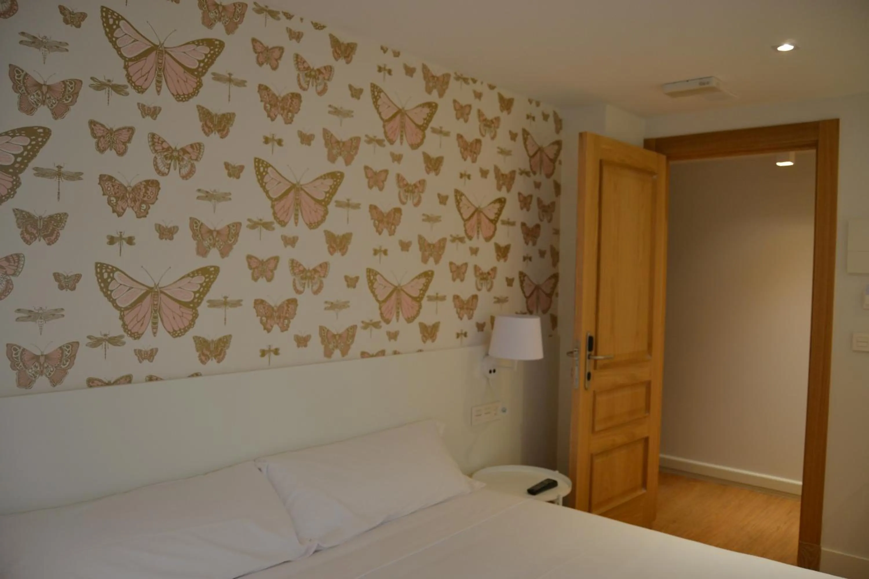 Photo of the whole room, Bed in Deniké Grupo Atalaia