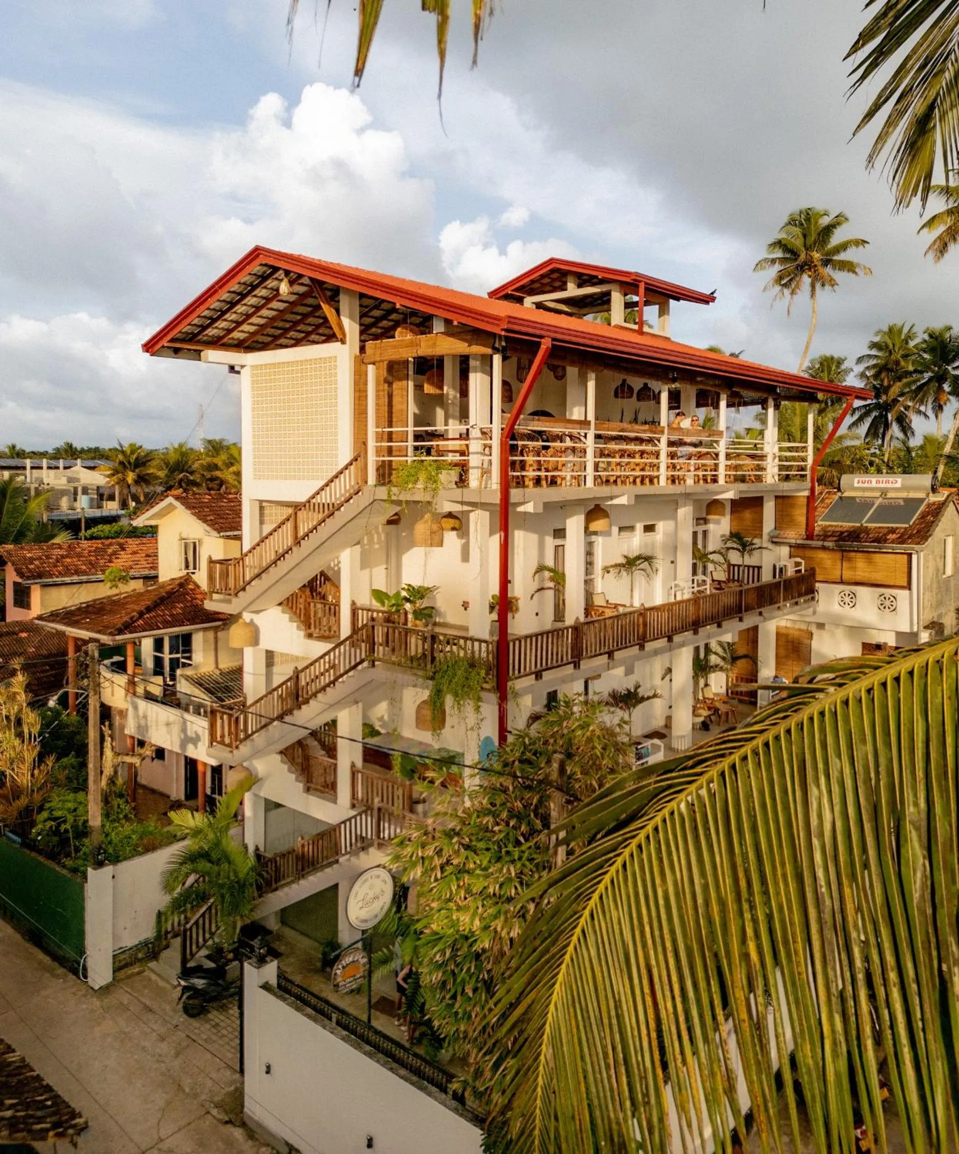Property building in Lucky's Surf Camp
