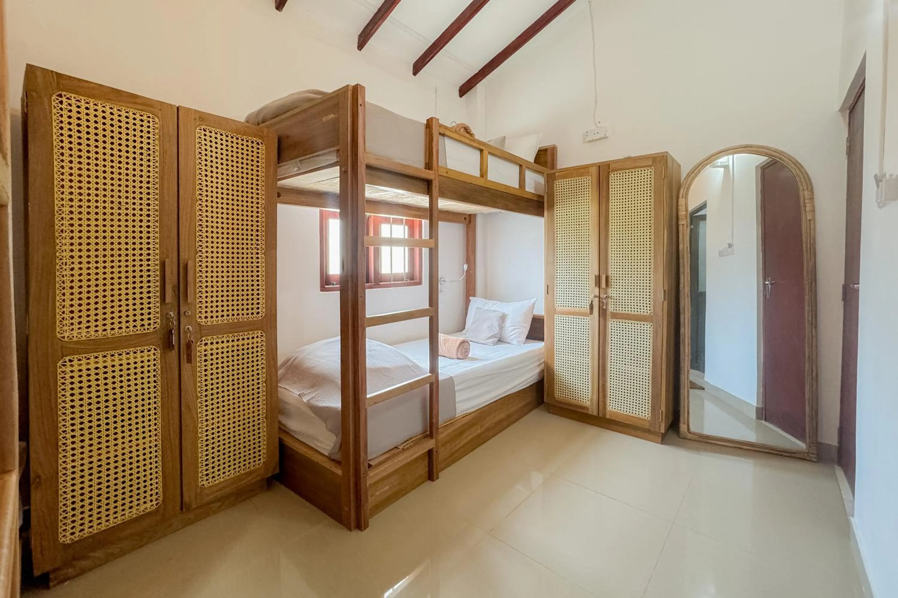 Bedroom, Bed in Lucky's Surf Camp