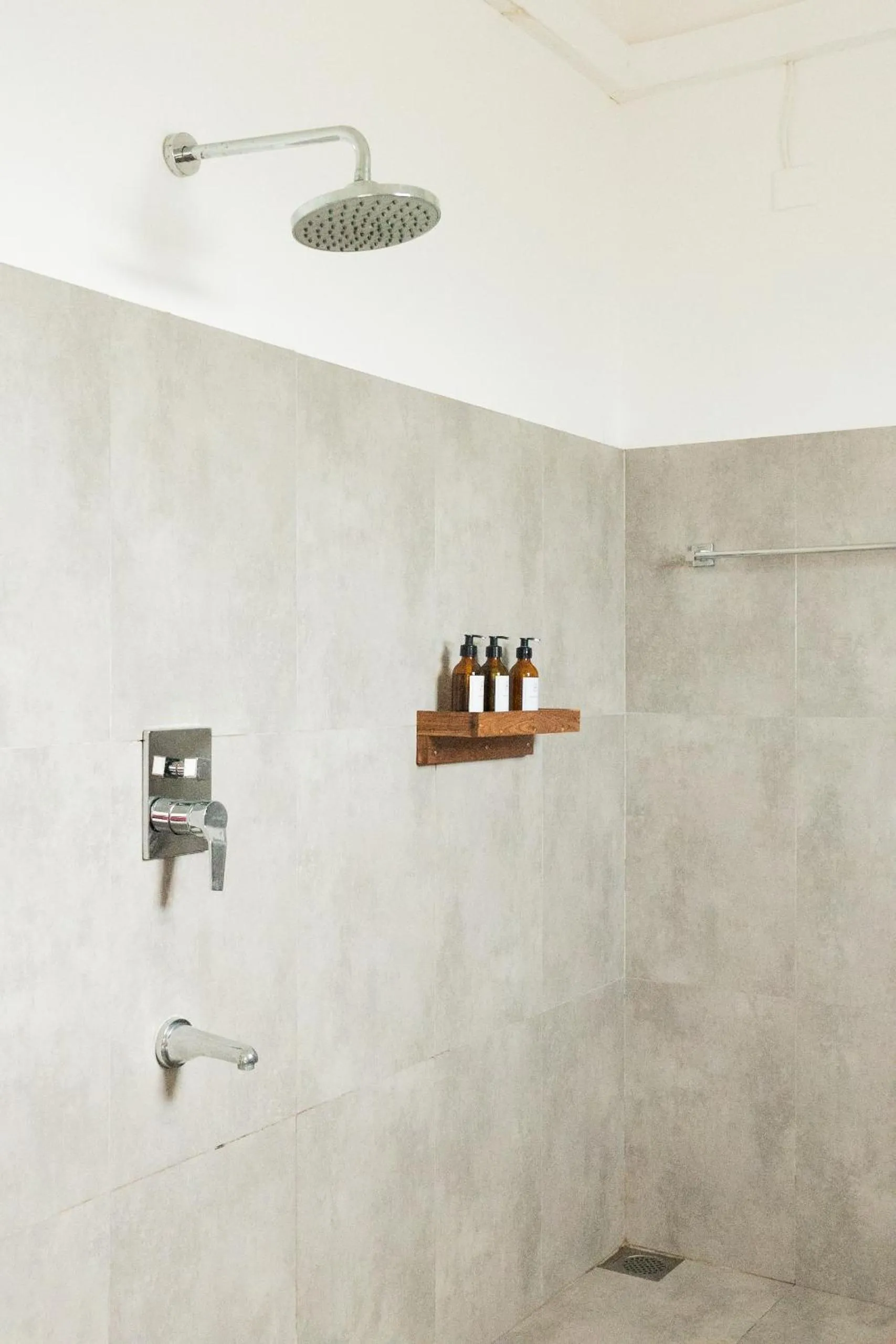 Bathroom in Lucky's Surf Camp