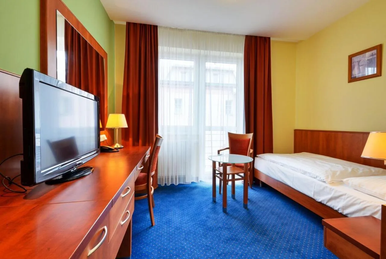 Bedroom, Bed in Hotel Filipinum