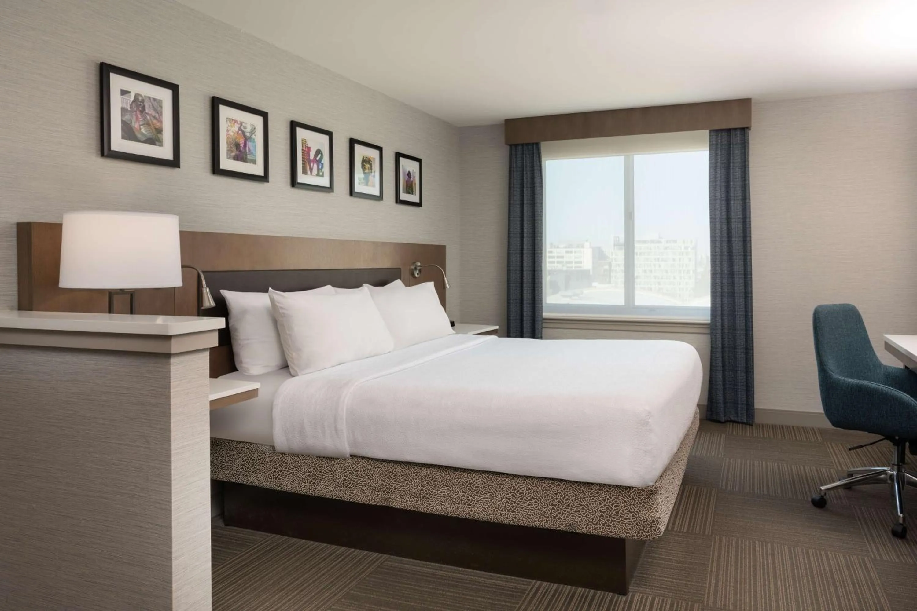 Bed in Hilton Garden Inn Philadelphia Center City