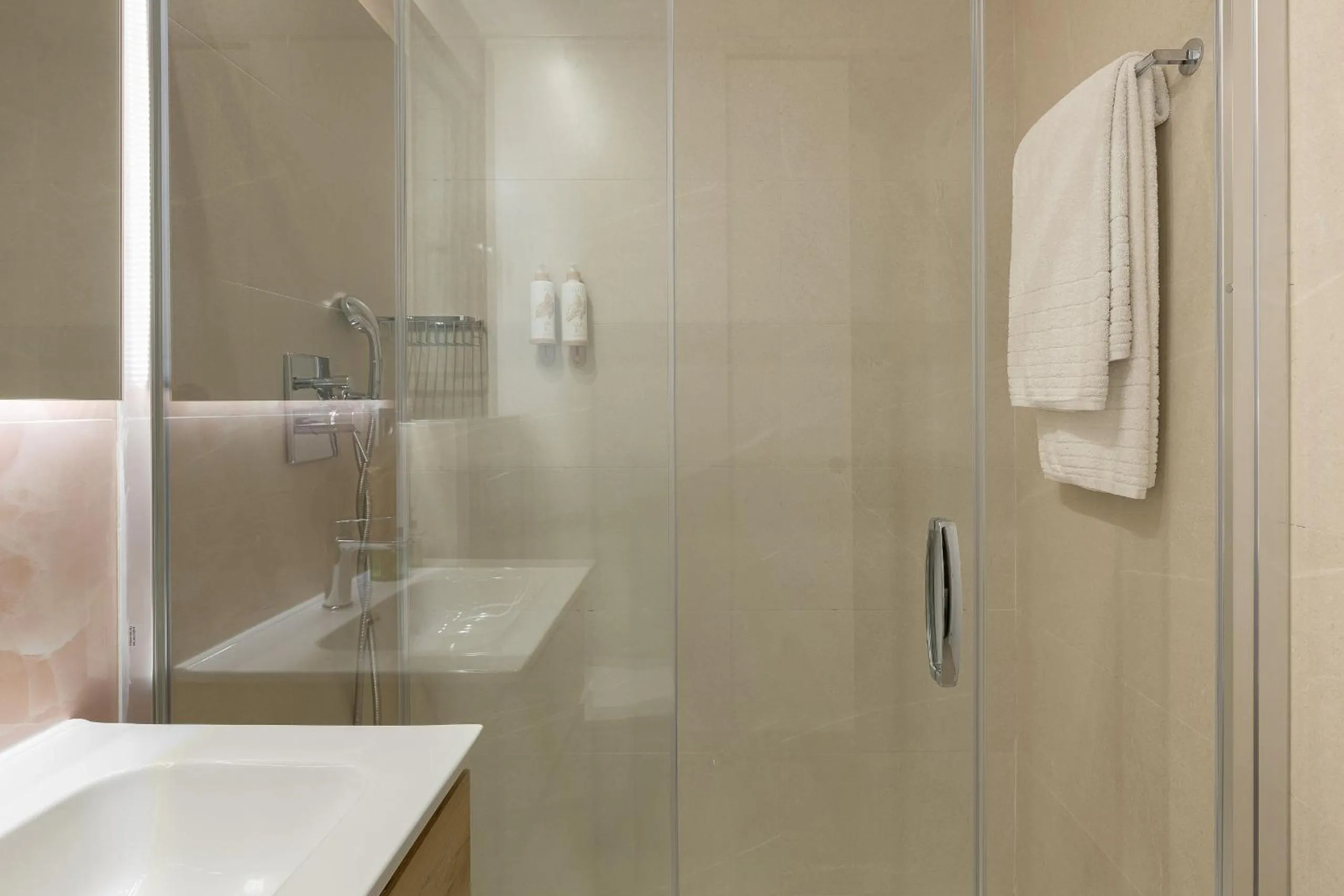 Bathroom in Cosmo Apartments Consell de Cent - Plaza Universitat