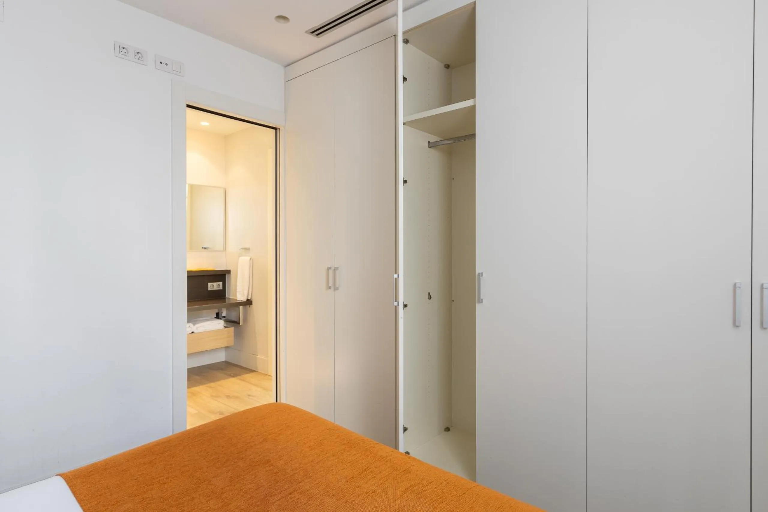 Bedroom, Bed in Cosmo Apartments Passeig de Gràcia