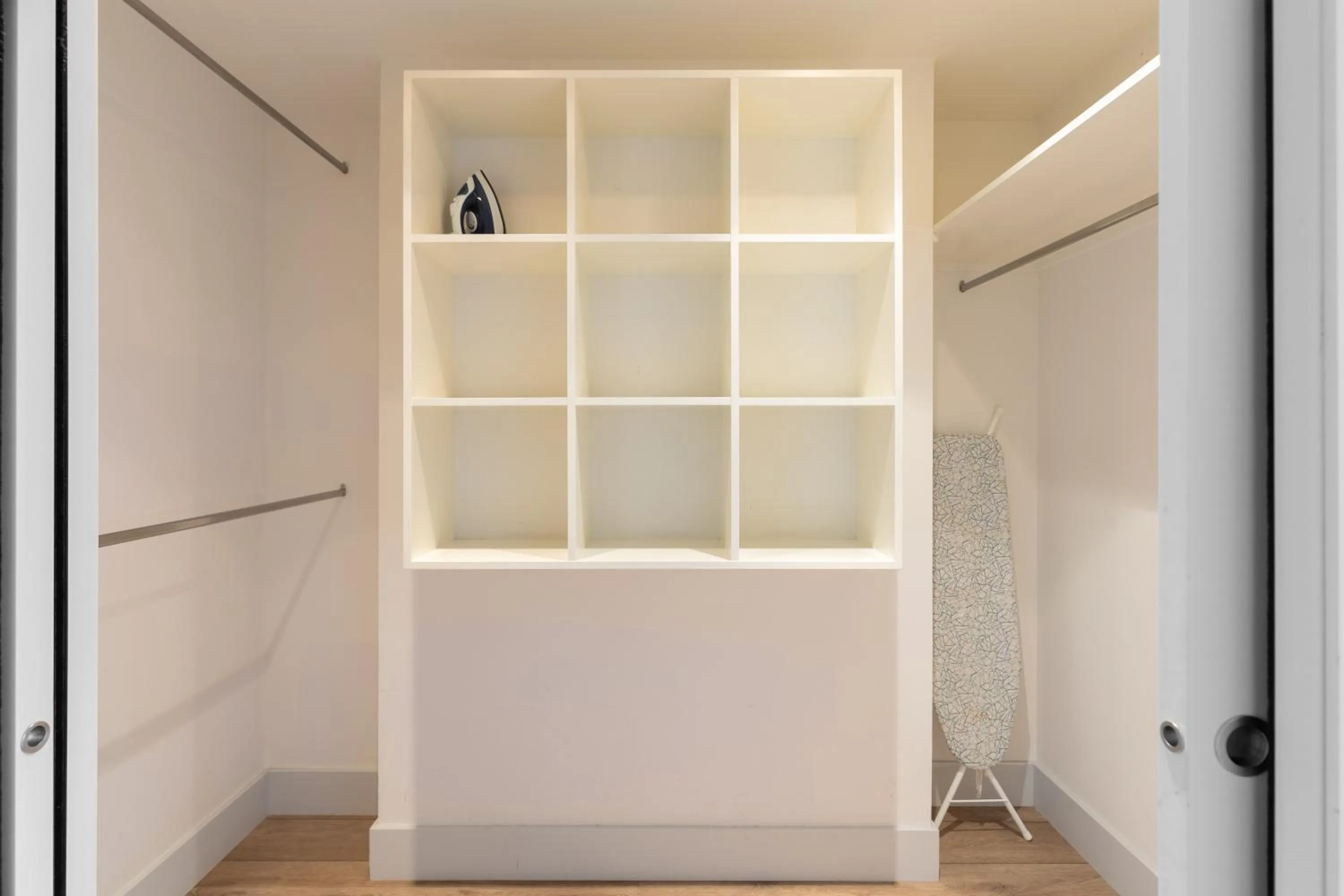 wardrobe in Cosmo Apartments Passeig de Gràcia