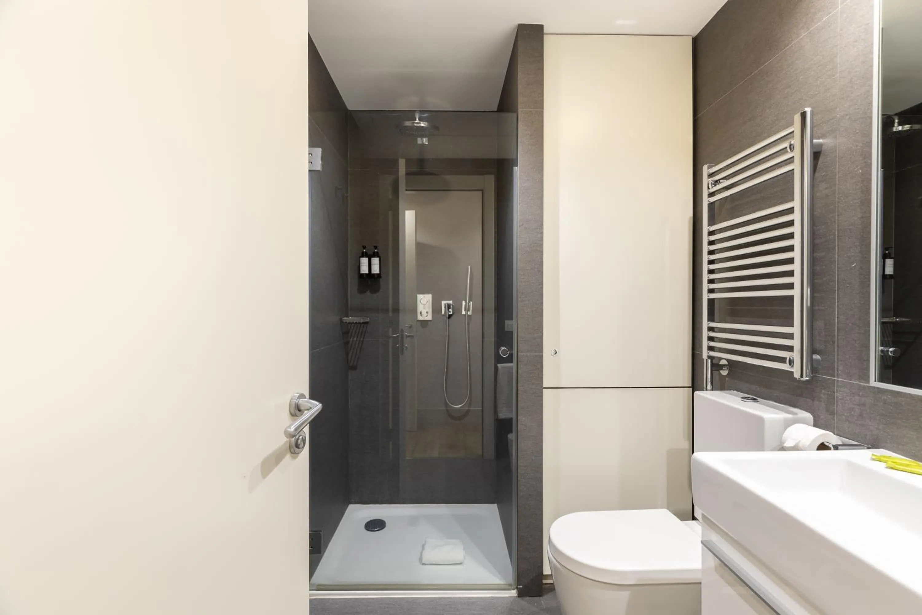 Shower in Cosmo Apartments Passeig de Gràcia