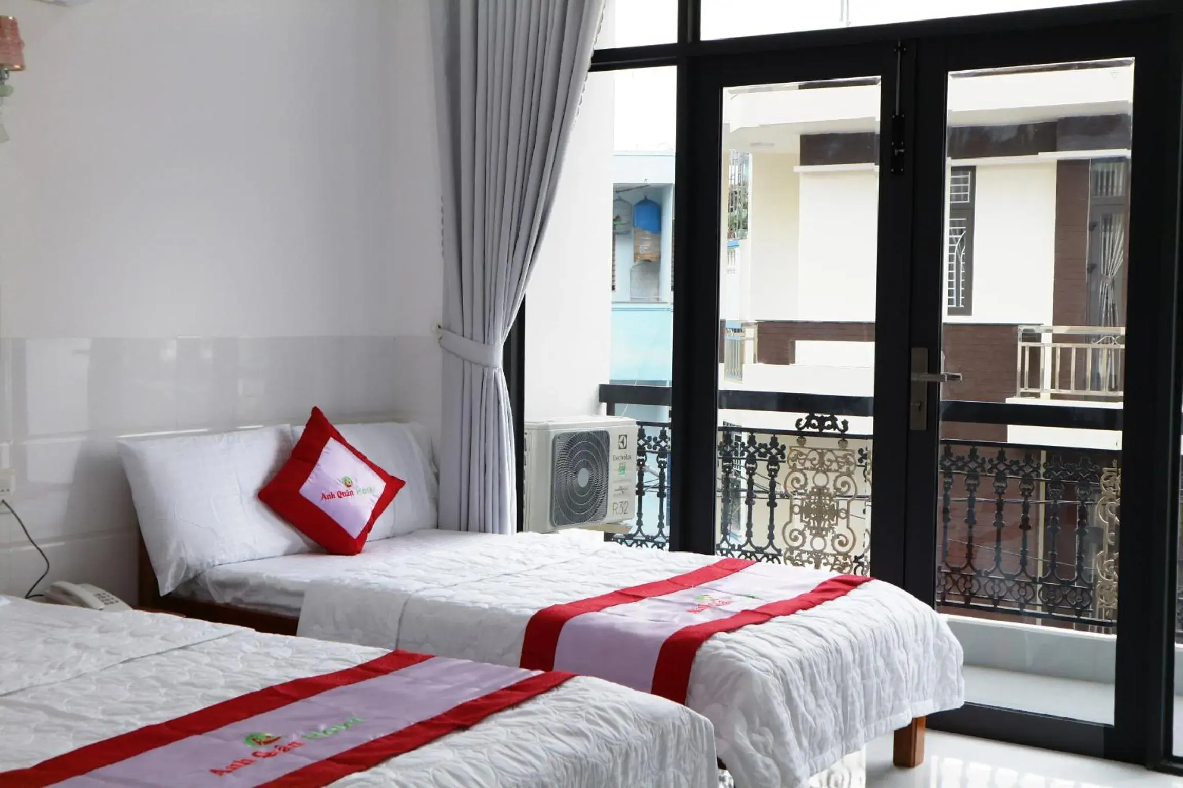 Double Room with Balcony in Anh Quân Hotel Double Room with Balcony in Anh Quân Hotel