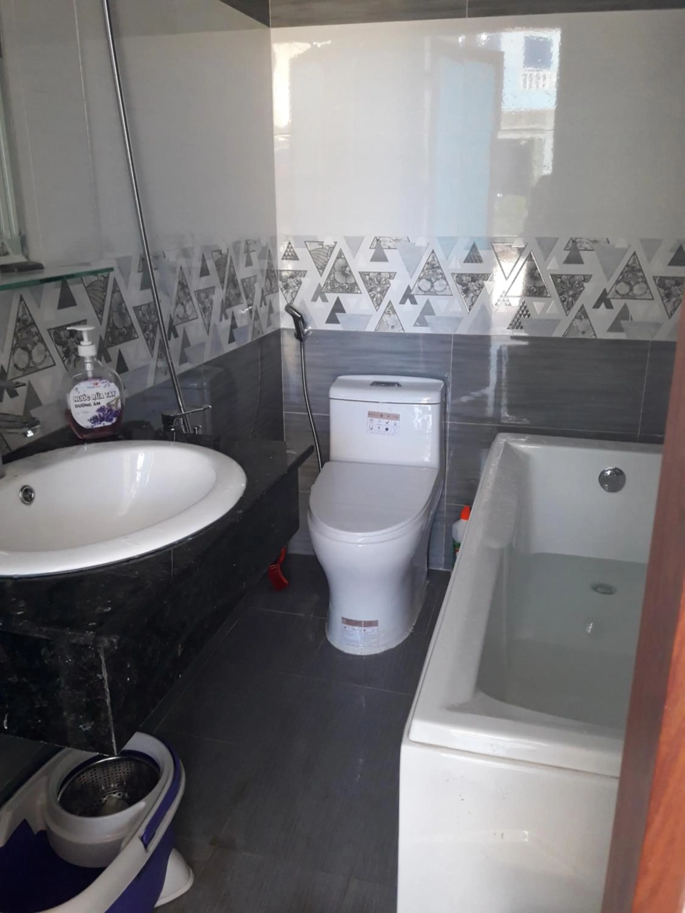 Bathroom in Anh Quân Hotel