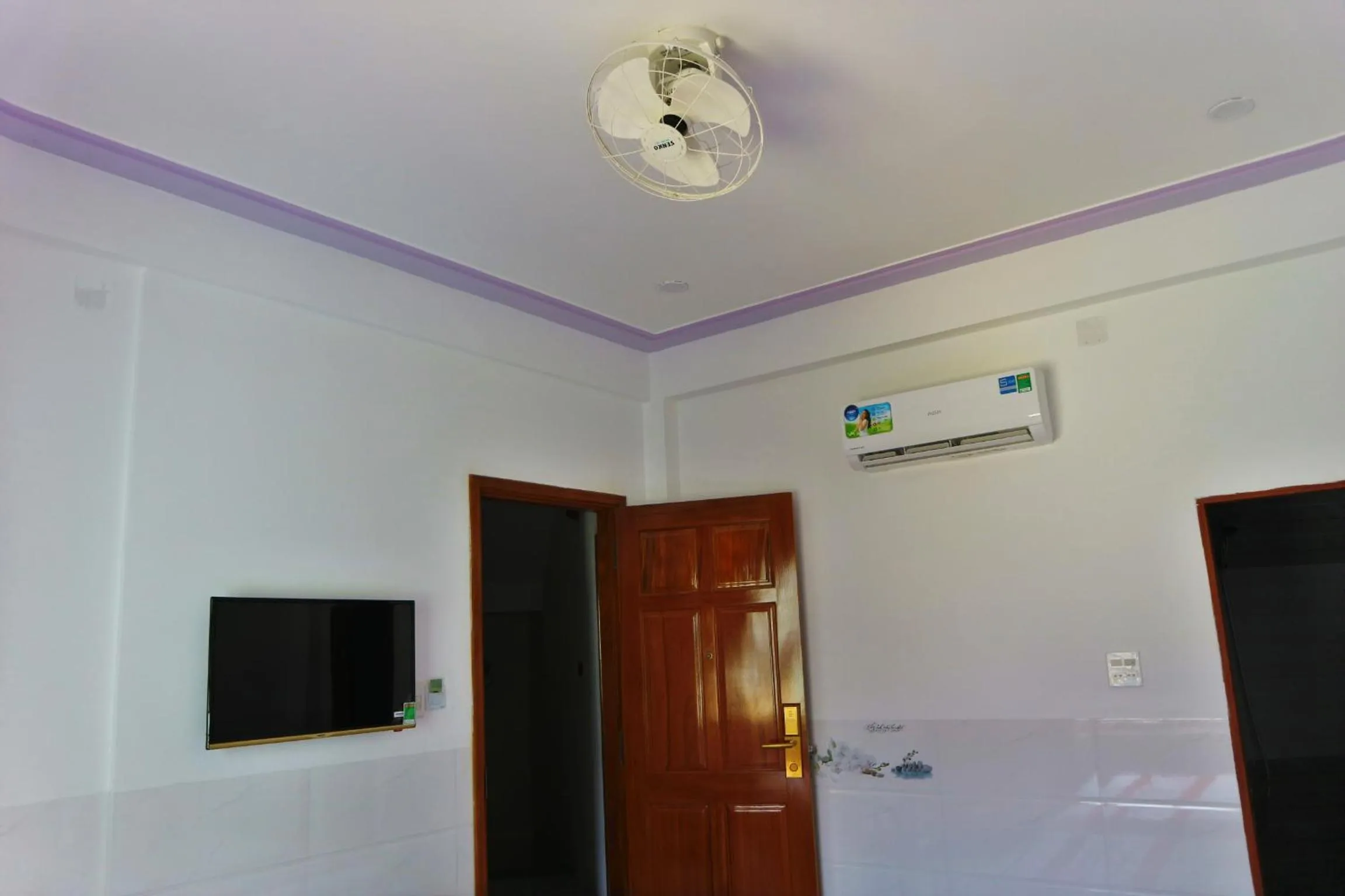 TV and multimedia in Anh Quân Hotel