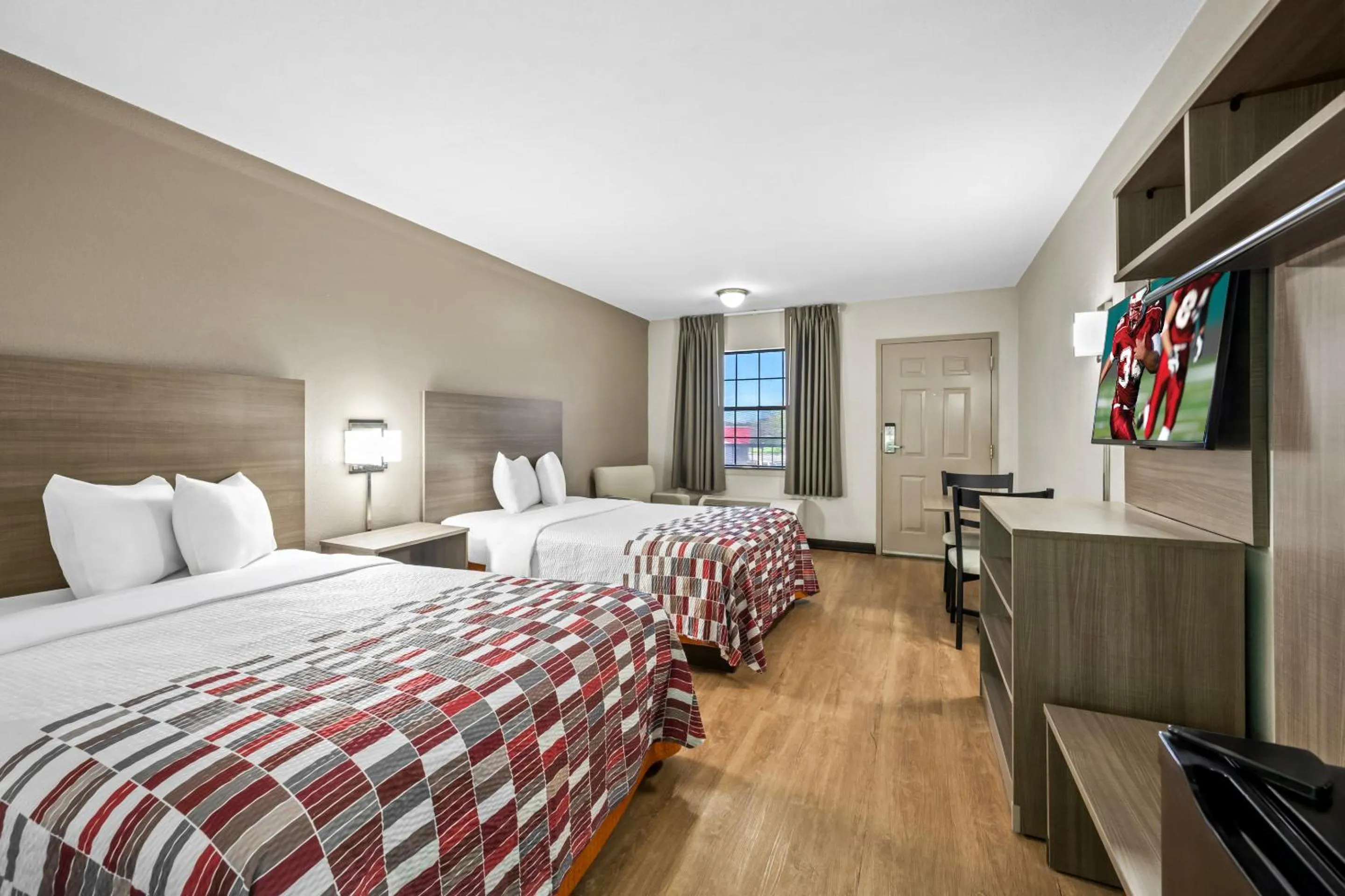 Bedroom, Bed in Red Roof Inn College Station