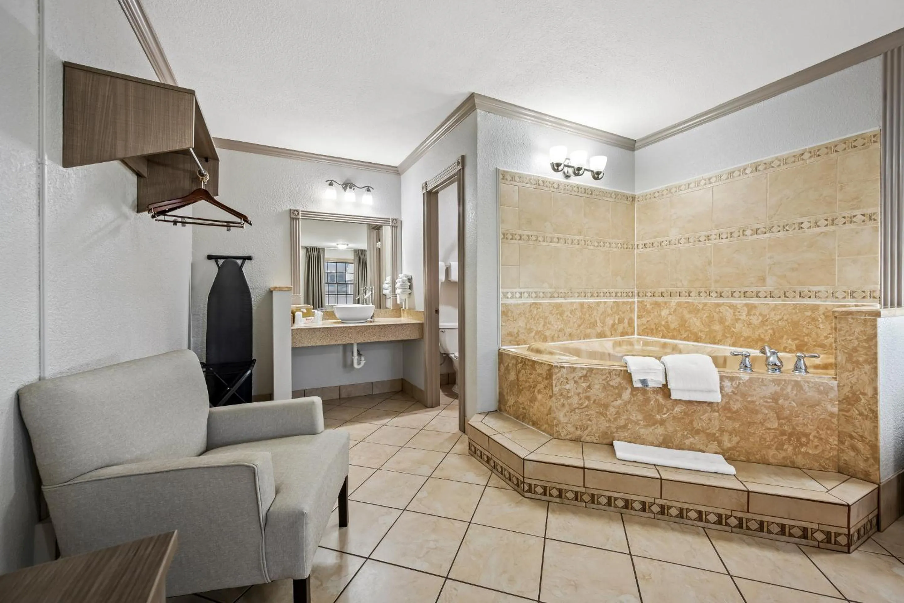 Photo of the whole room in Red Roof Inn College Station