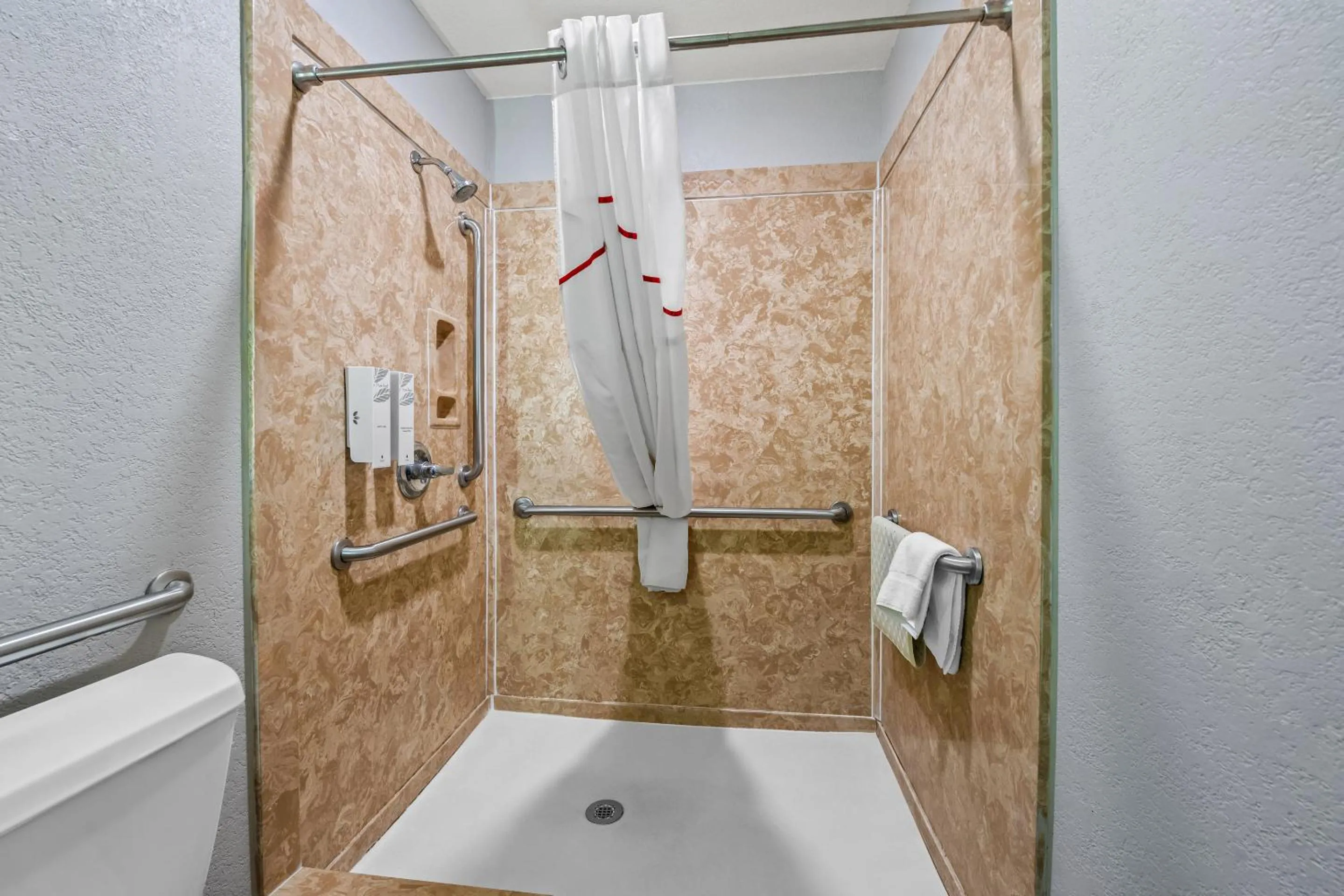 Bathroom in Red Roof Inn College Station